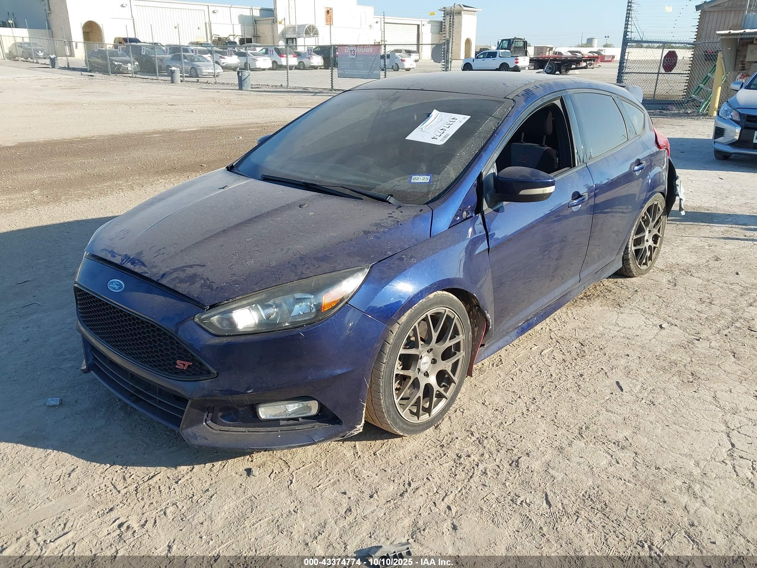 FORD FOCUS image 2