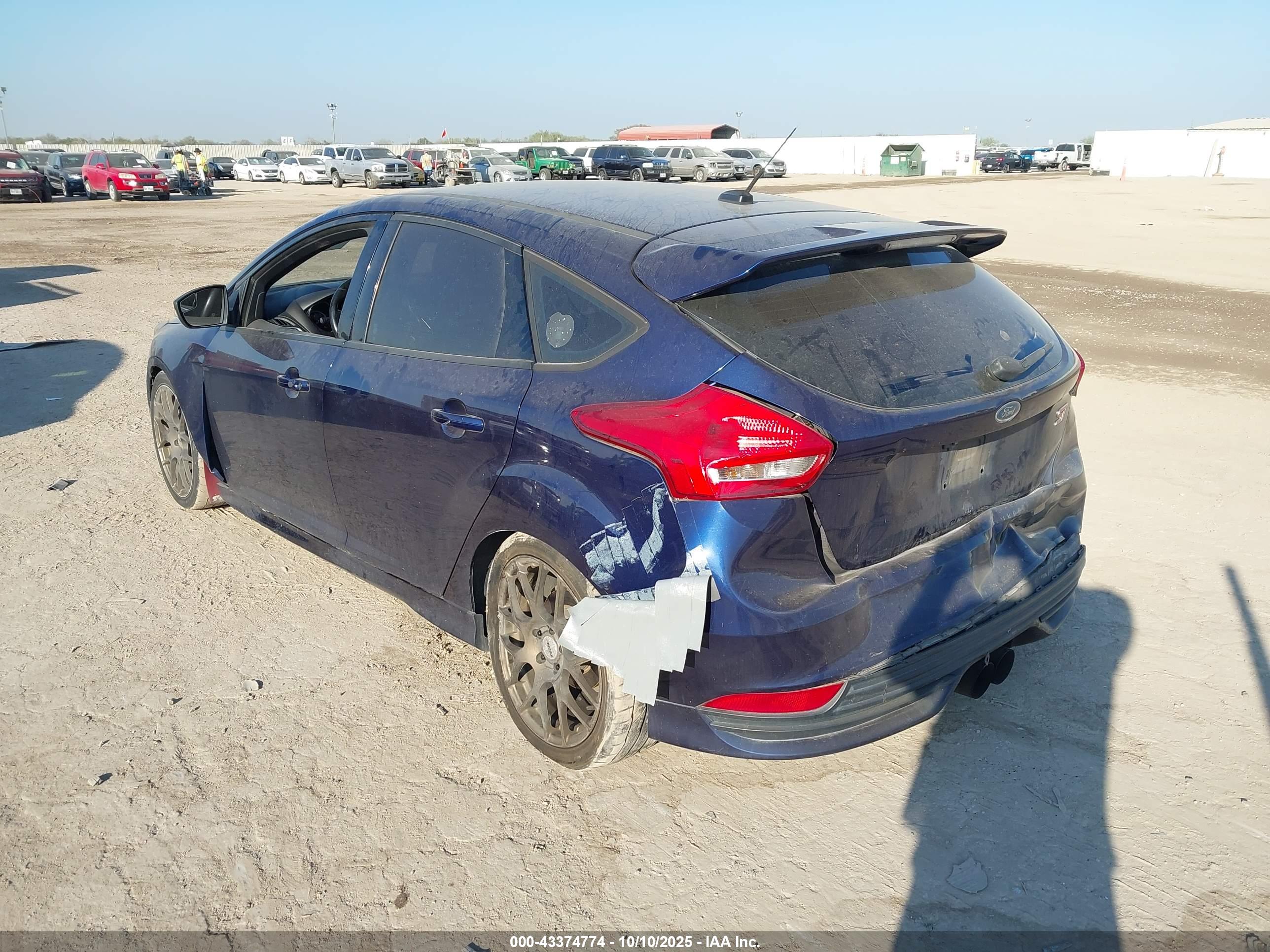 FORD FOCUS image 3