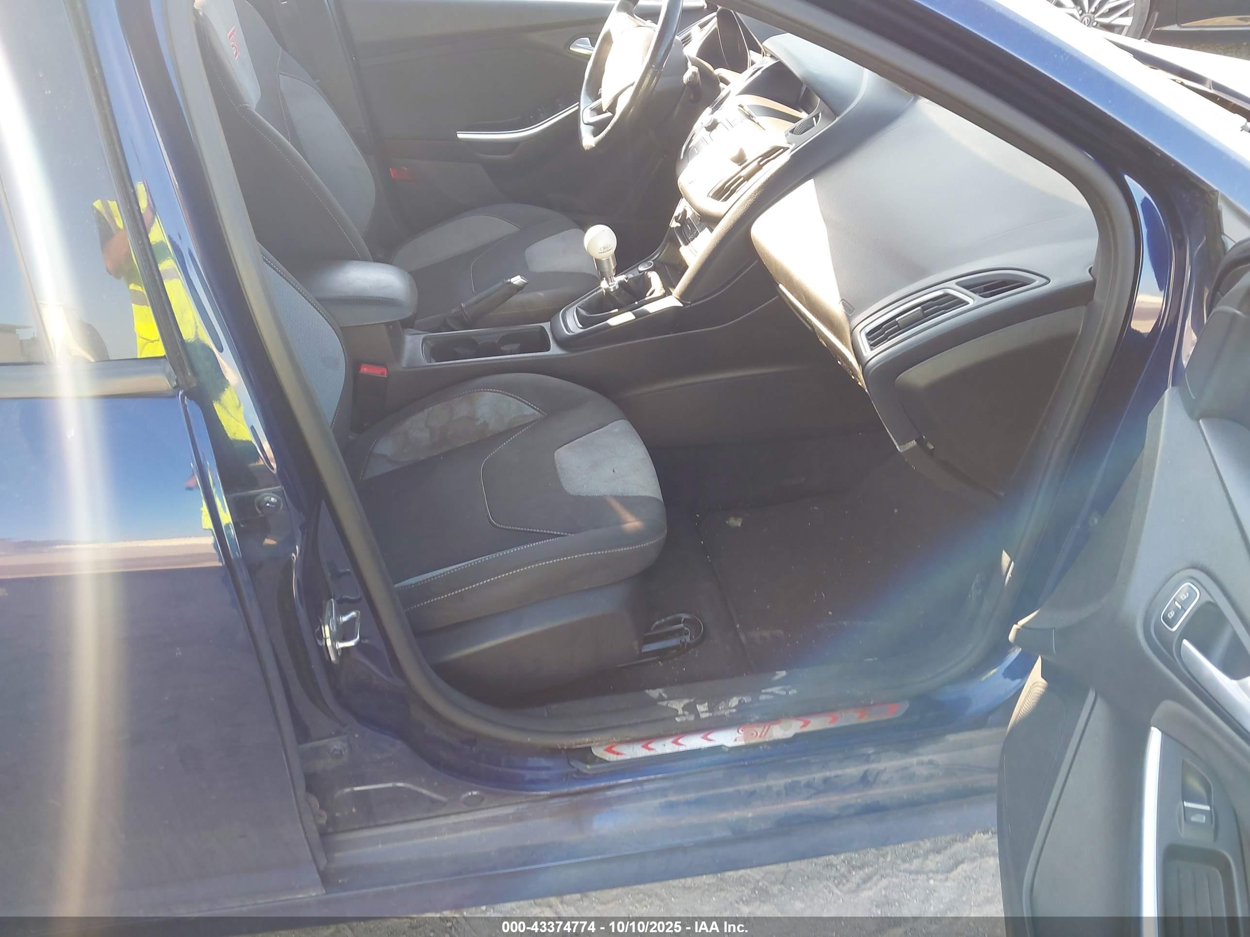 FORD FOCUS image 5
