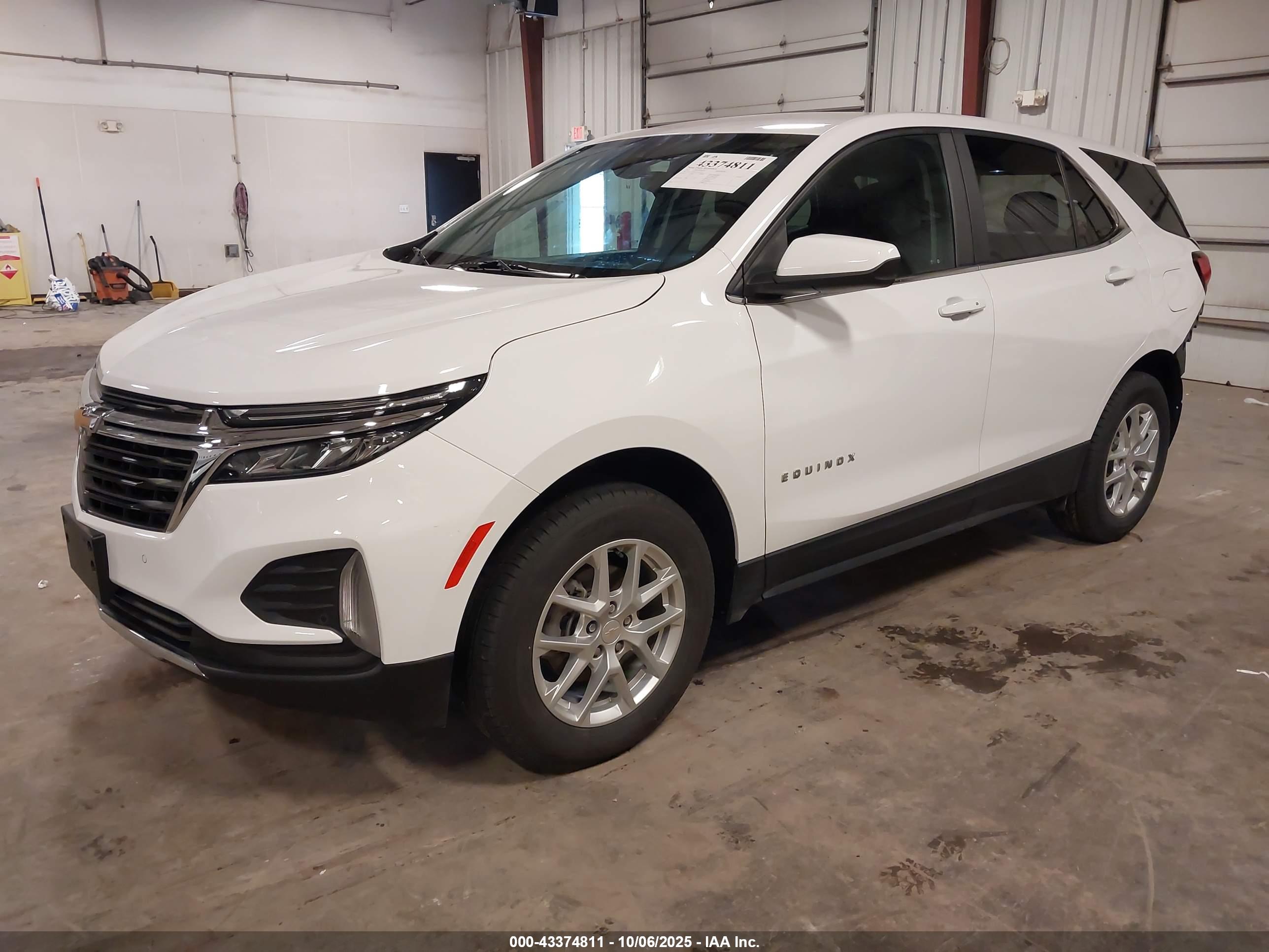 CHEVROLET EQUINOX image 2