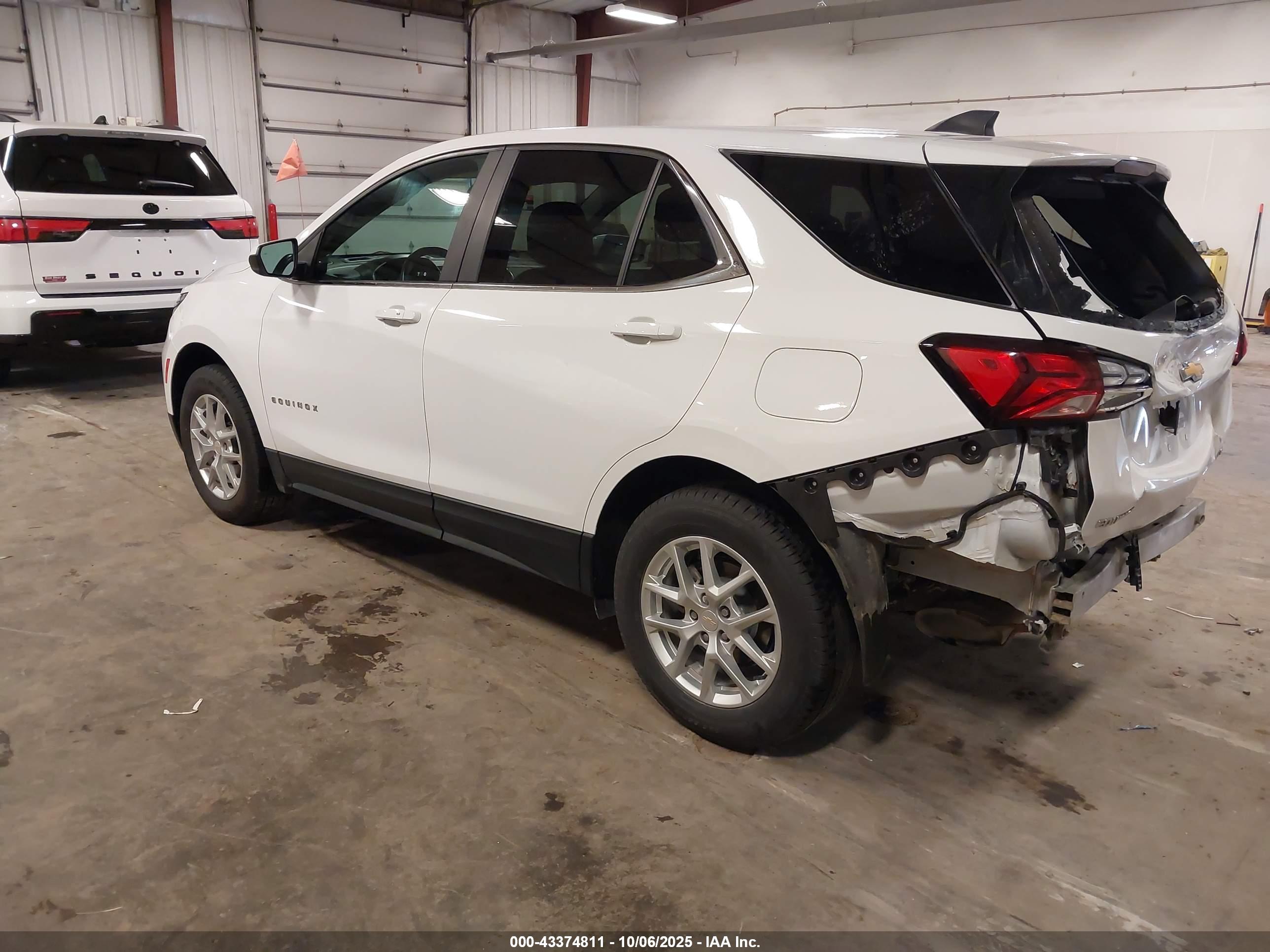CHEVROLET EQUINOX image 3