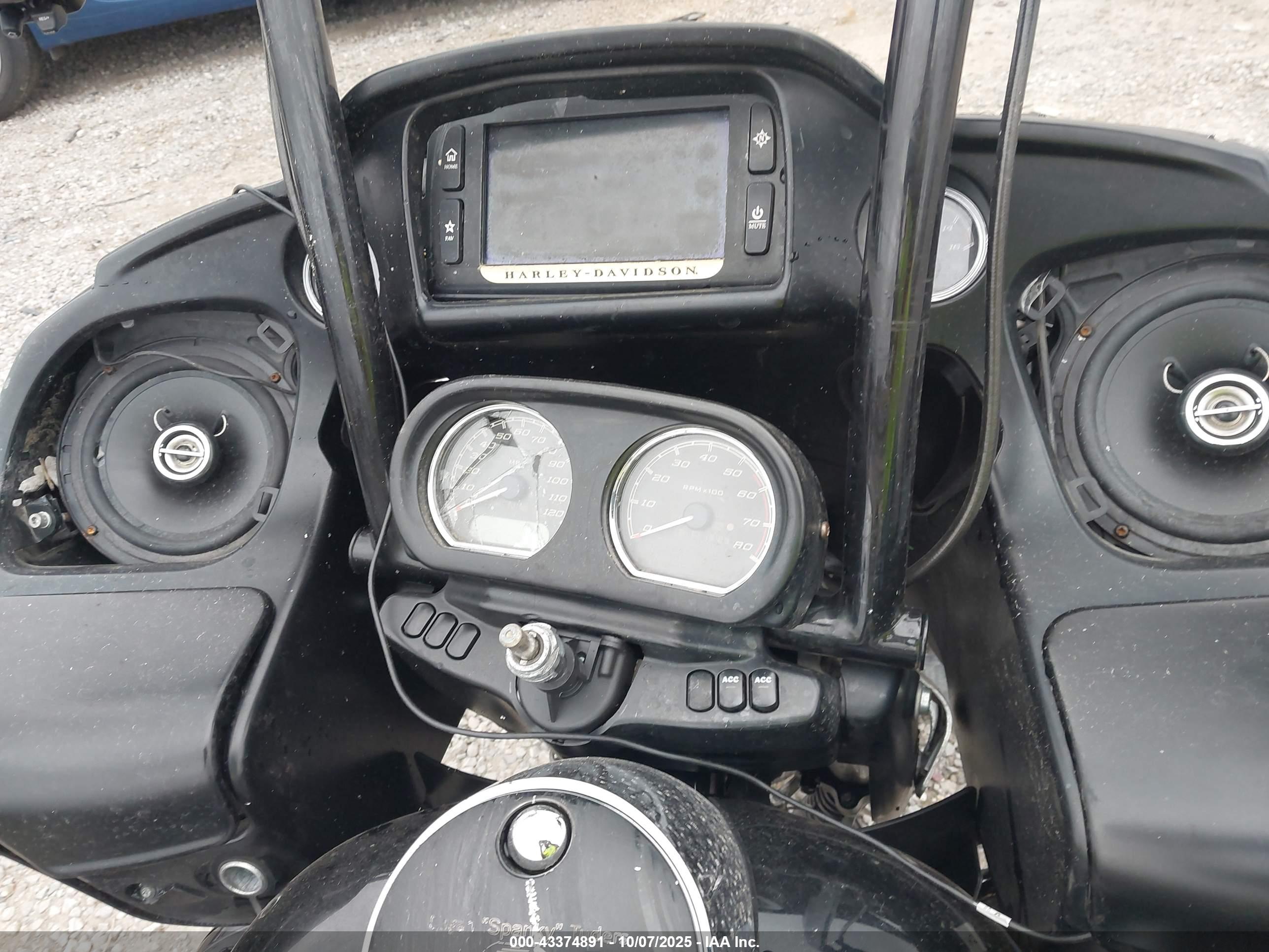 HARLEY-DAVIDSON FLTRU image 7