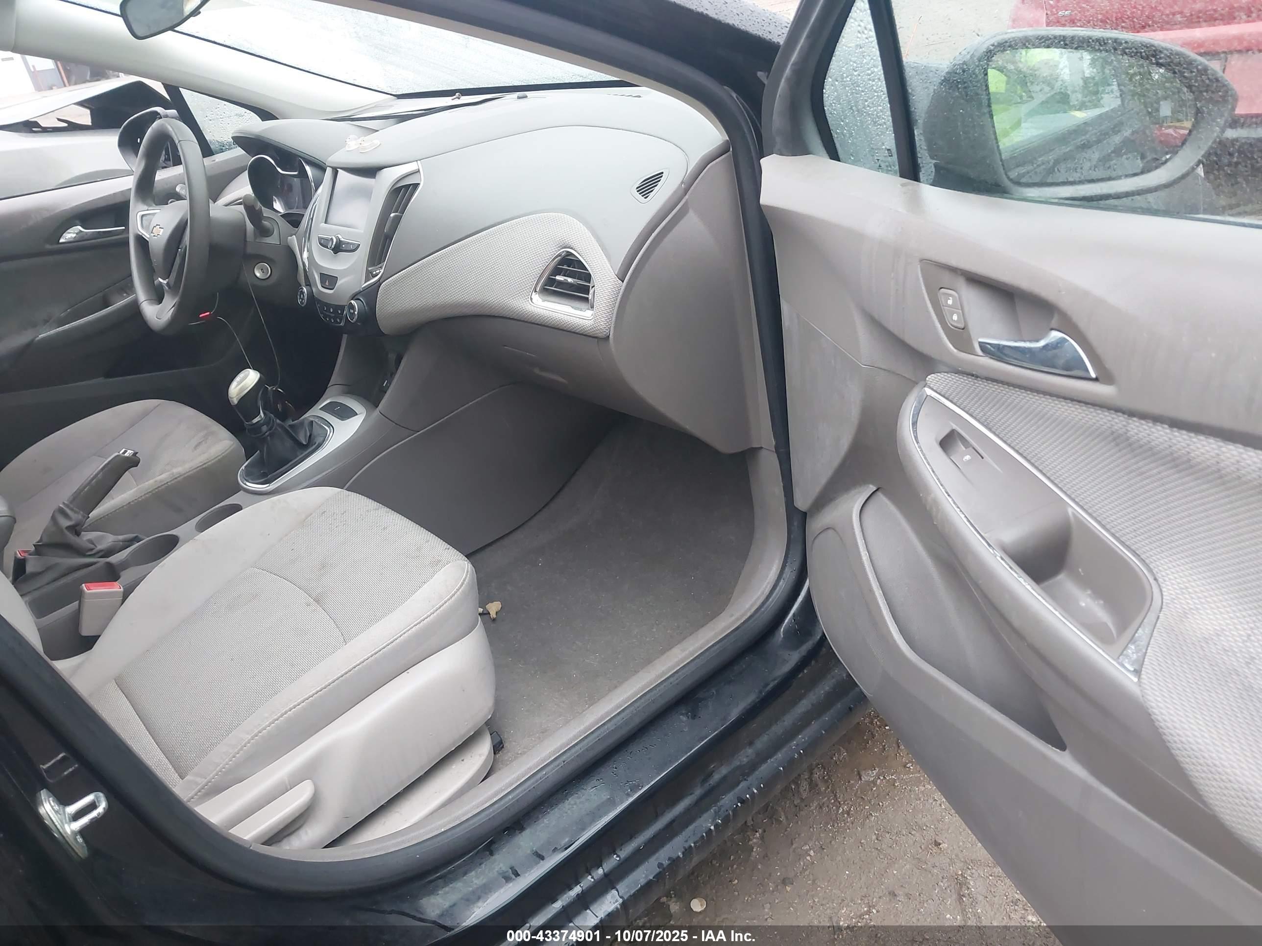 CHEVROLET CRUZE image 5