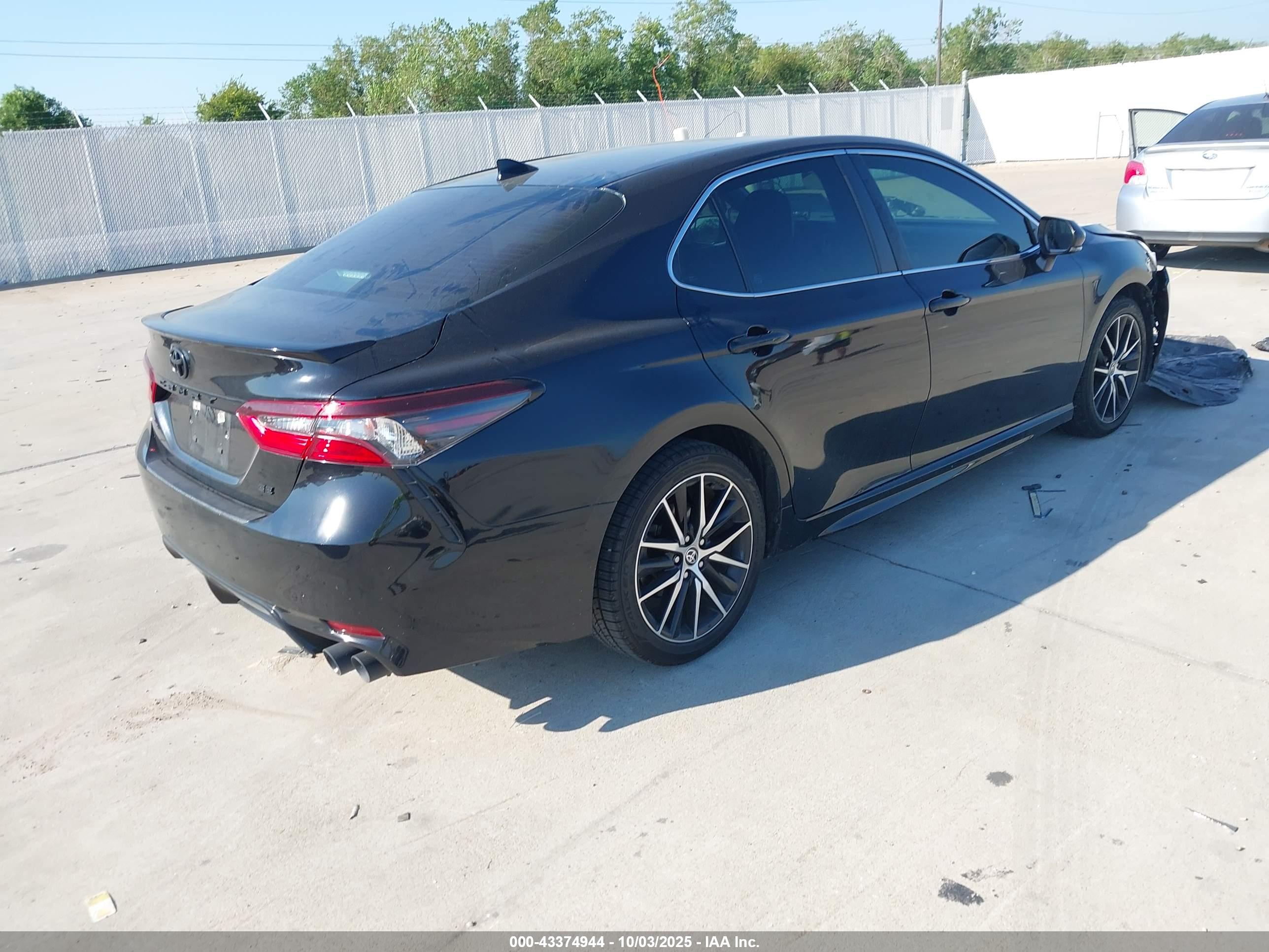 TOYOTA CAMRY image 4