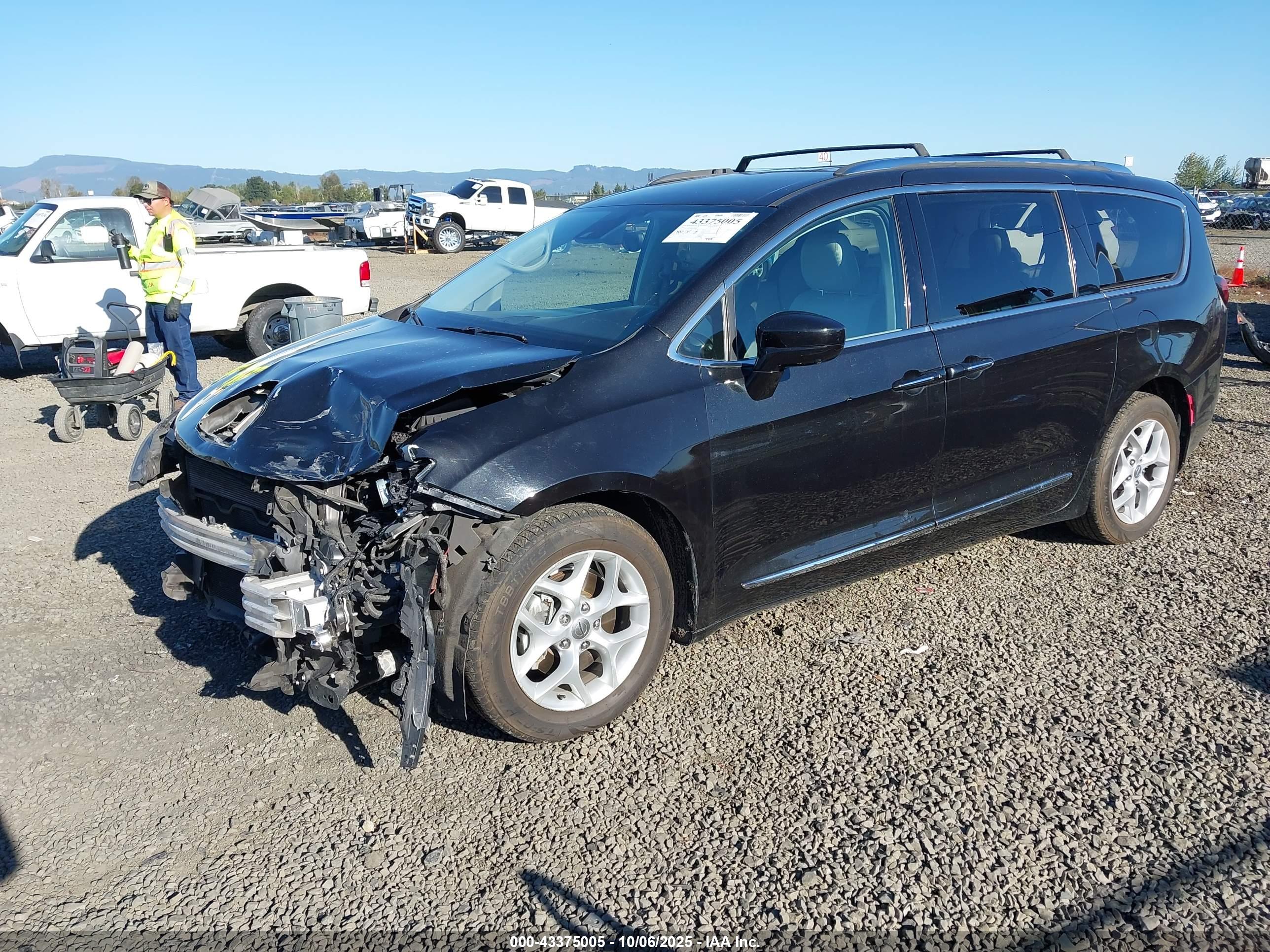 CHRYSLER PACIFICA image 2