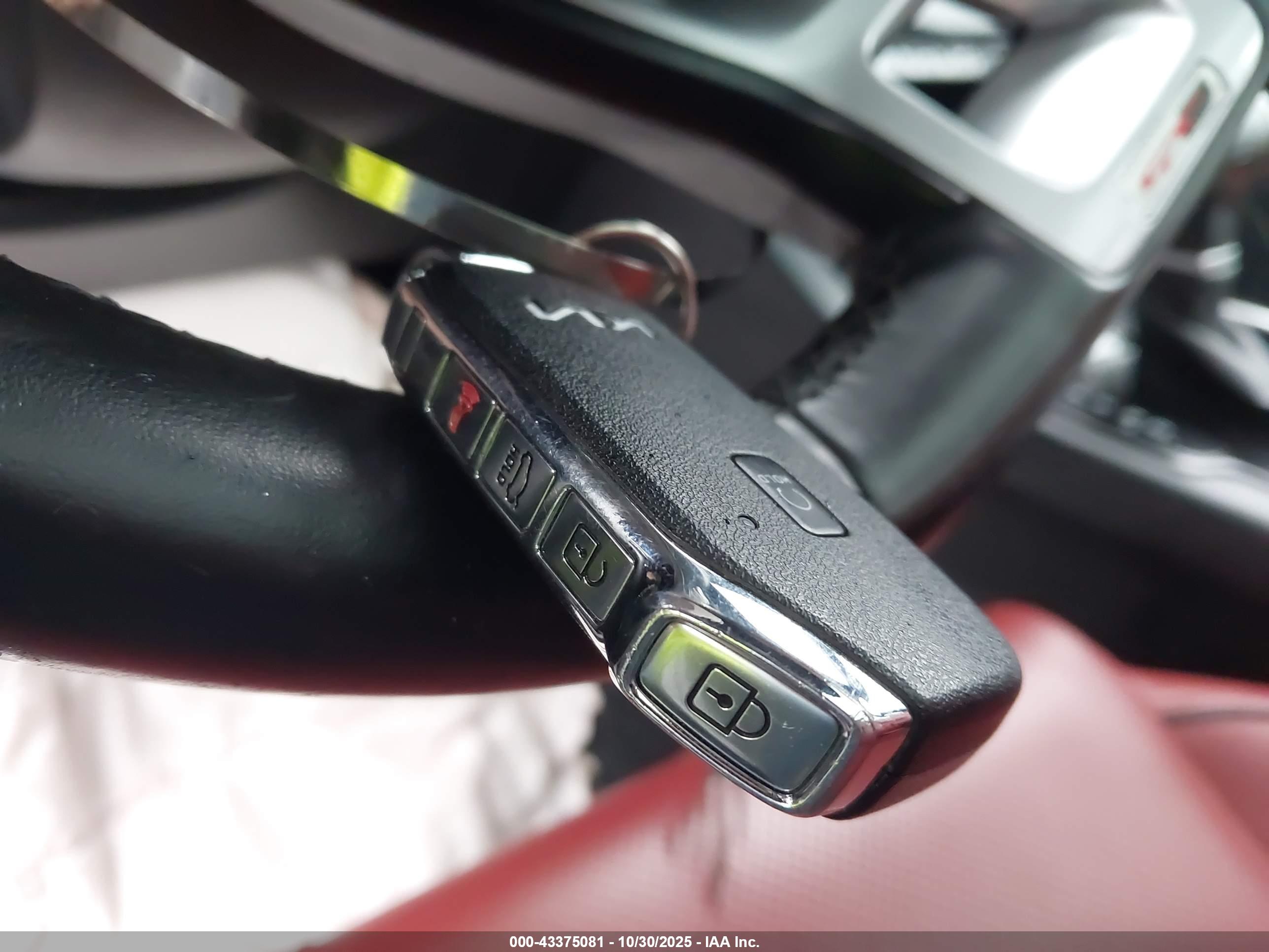 KIA K5 image 11