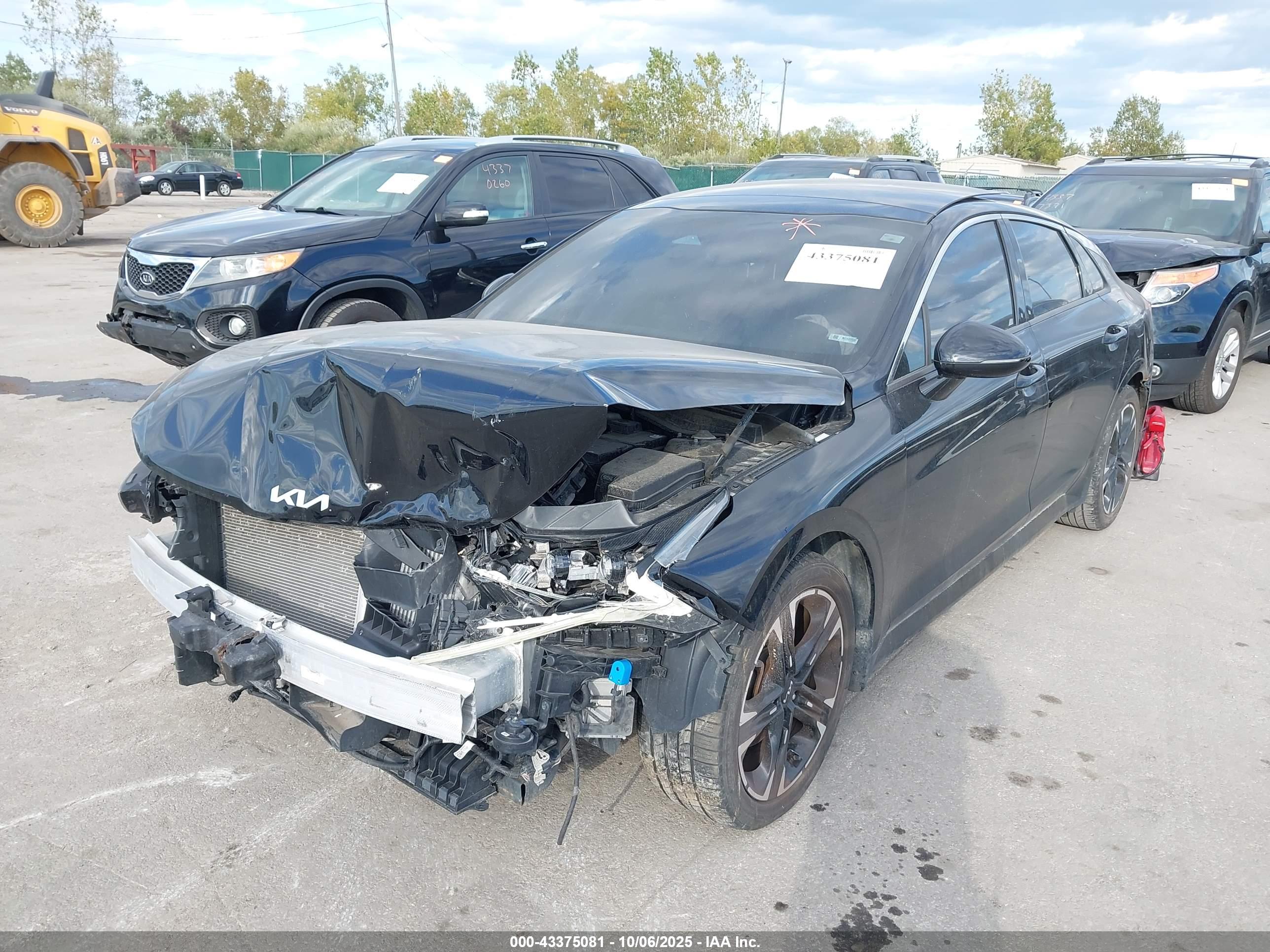 KIA K5 image 2