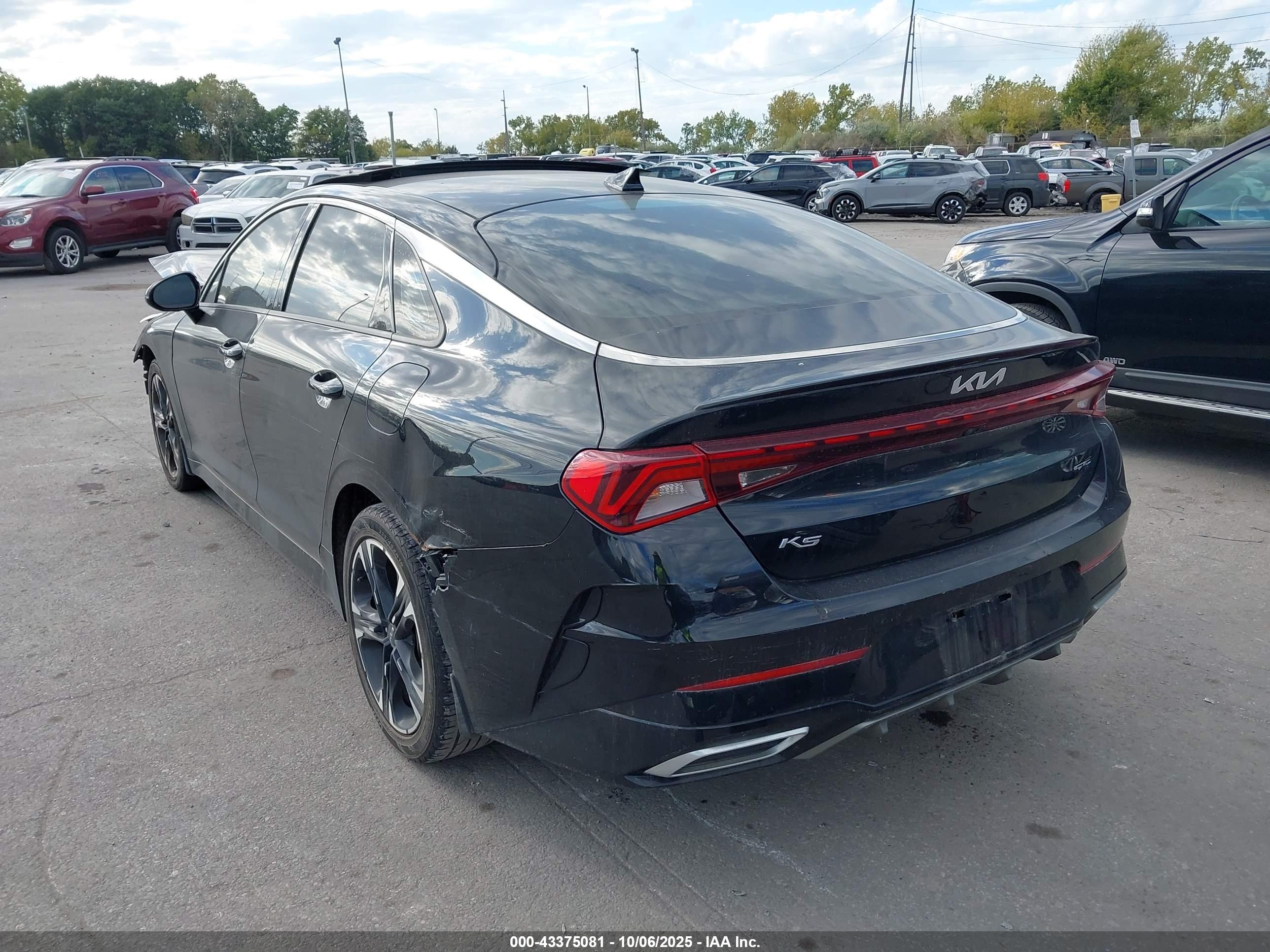 KIA K5 image 3