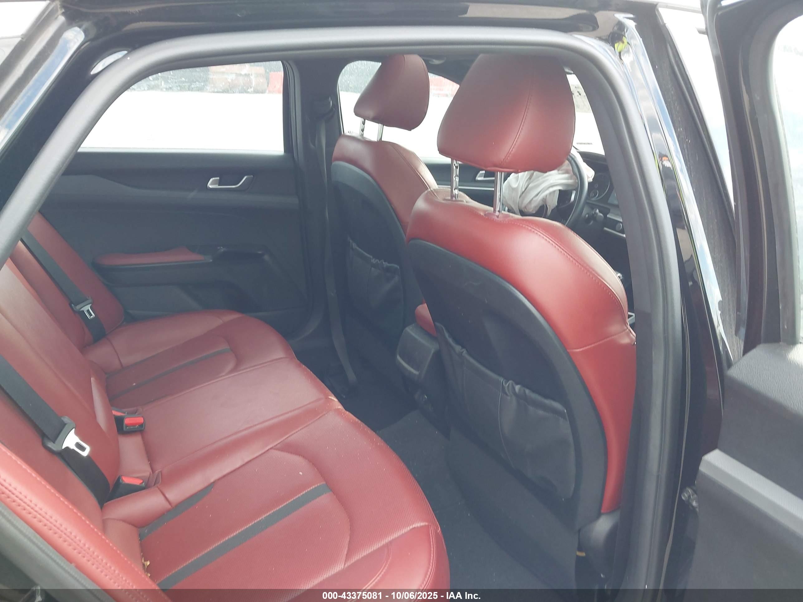 KIA K5 image 8