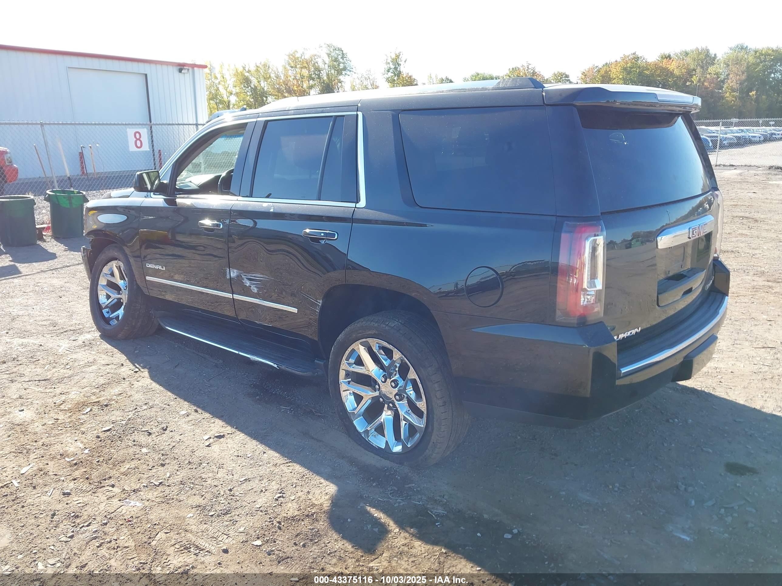 GMC YUKON image 3