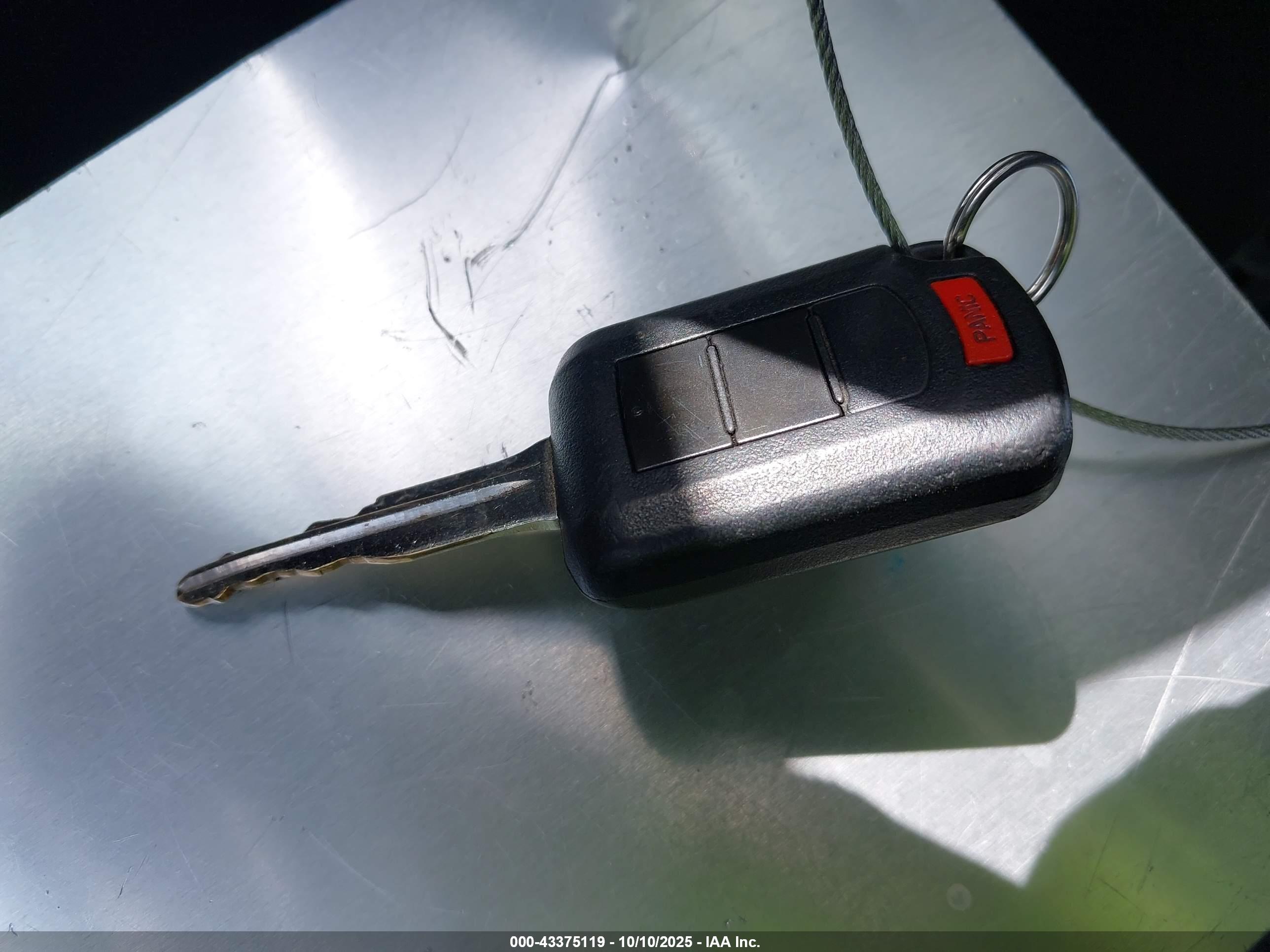 MITSUBISHI OUTLANDER image 11