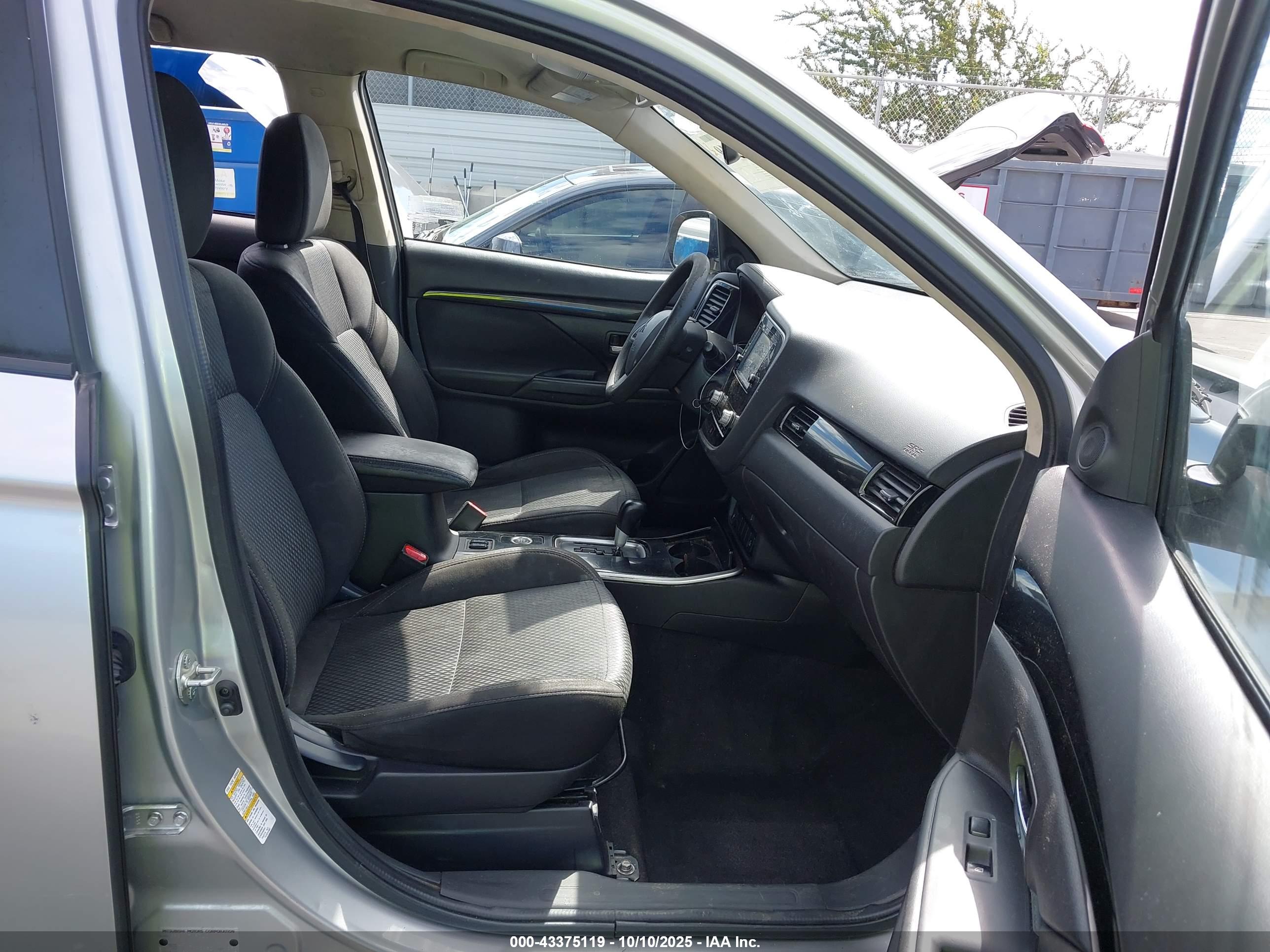 MITSUBISHI OUTLANDER image 5