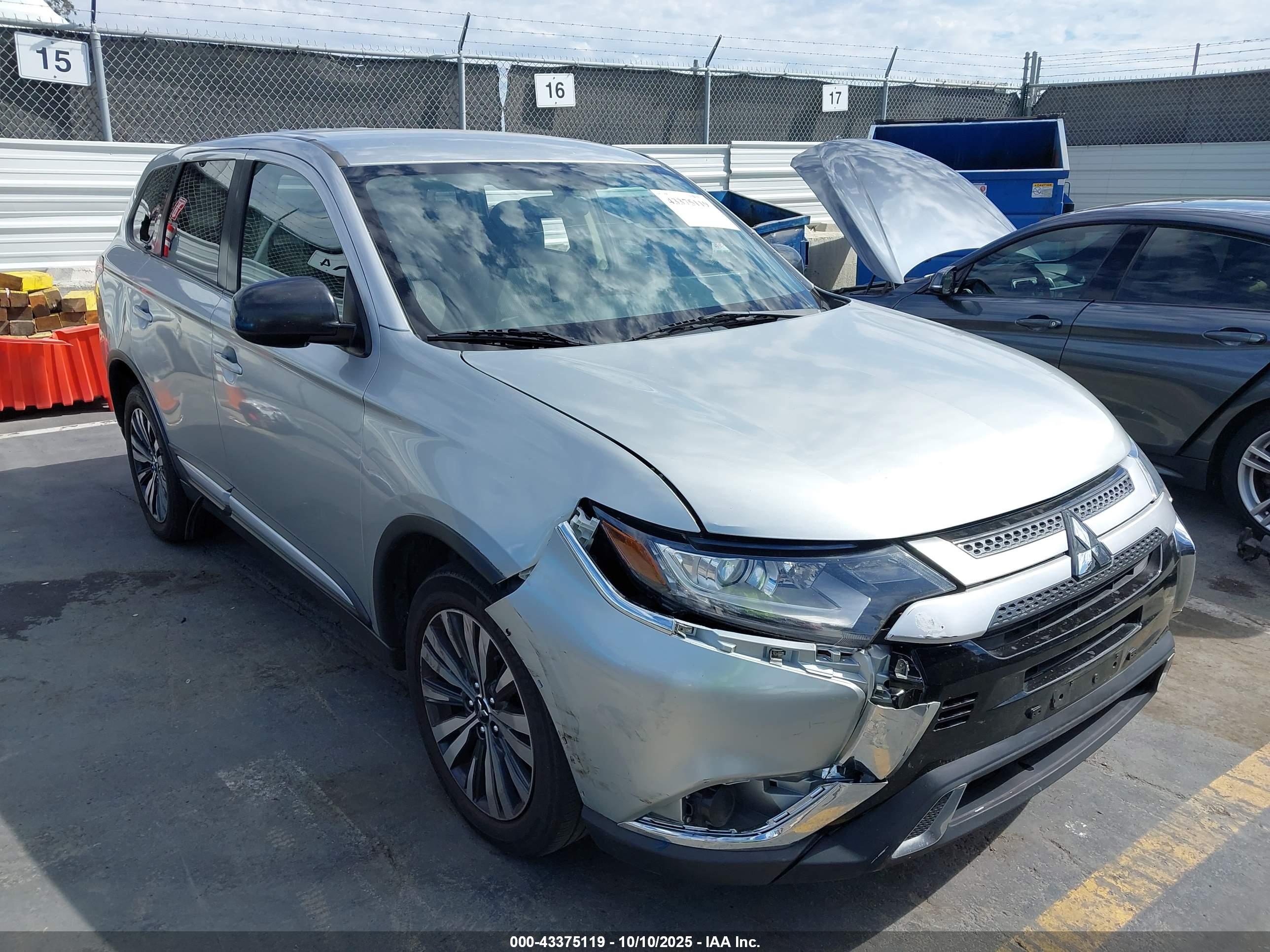 MITSUBISHI OUTLANDER image 6