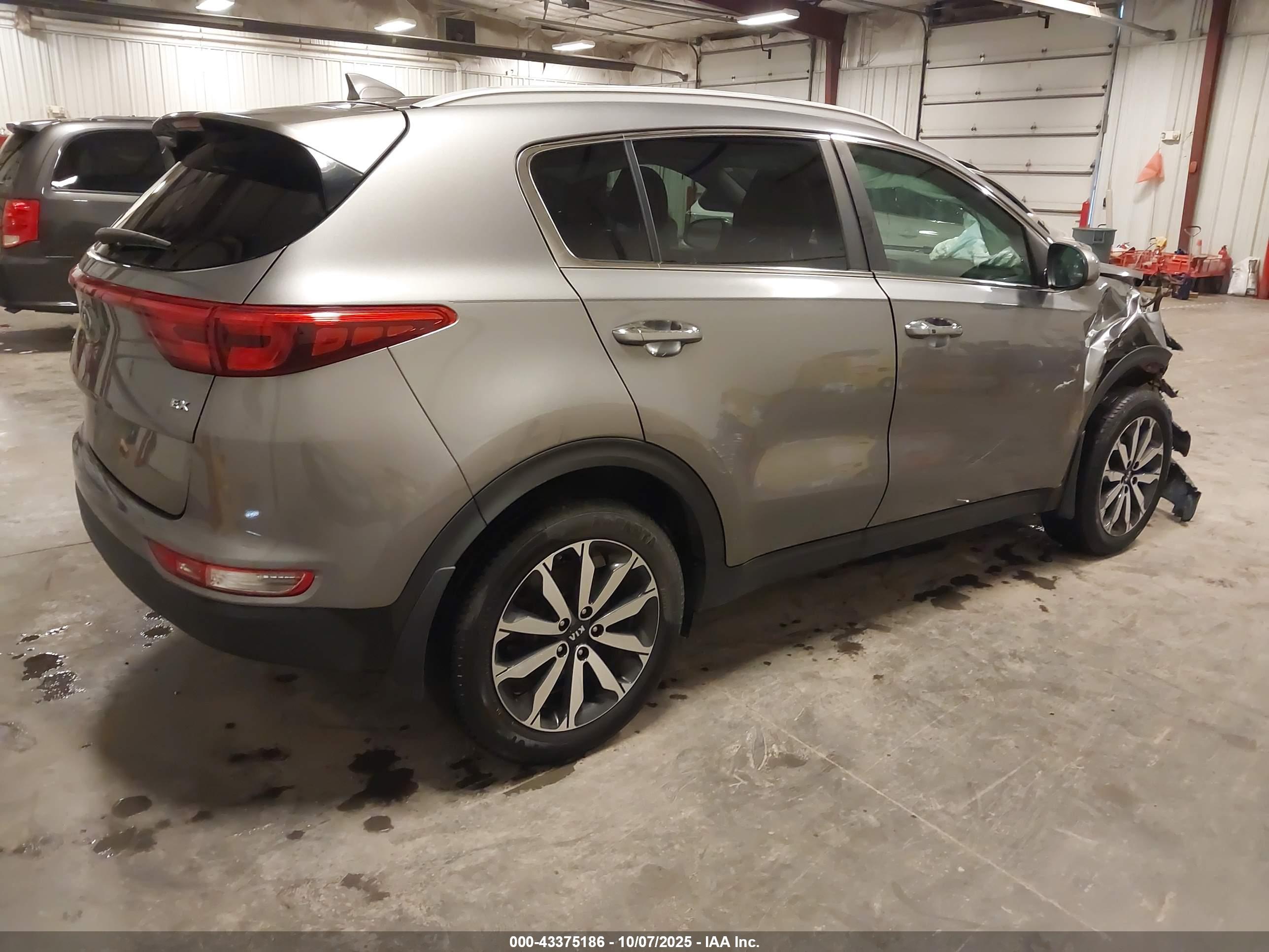 KIA SPORTAGE image 4