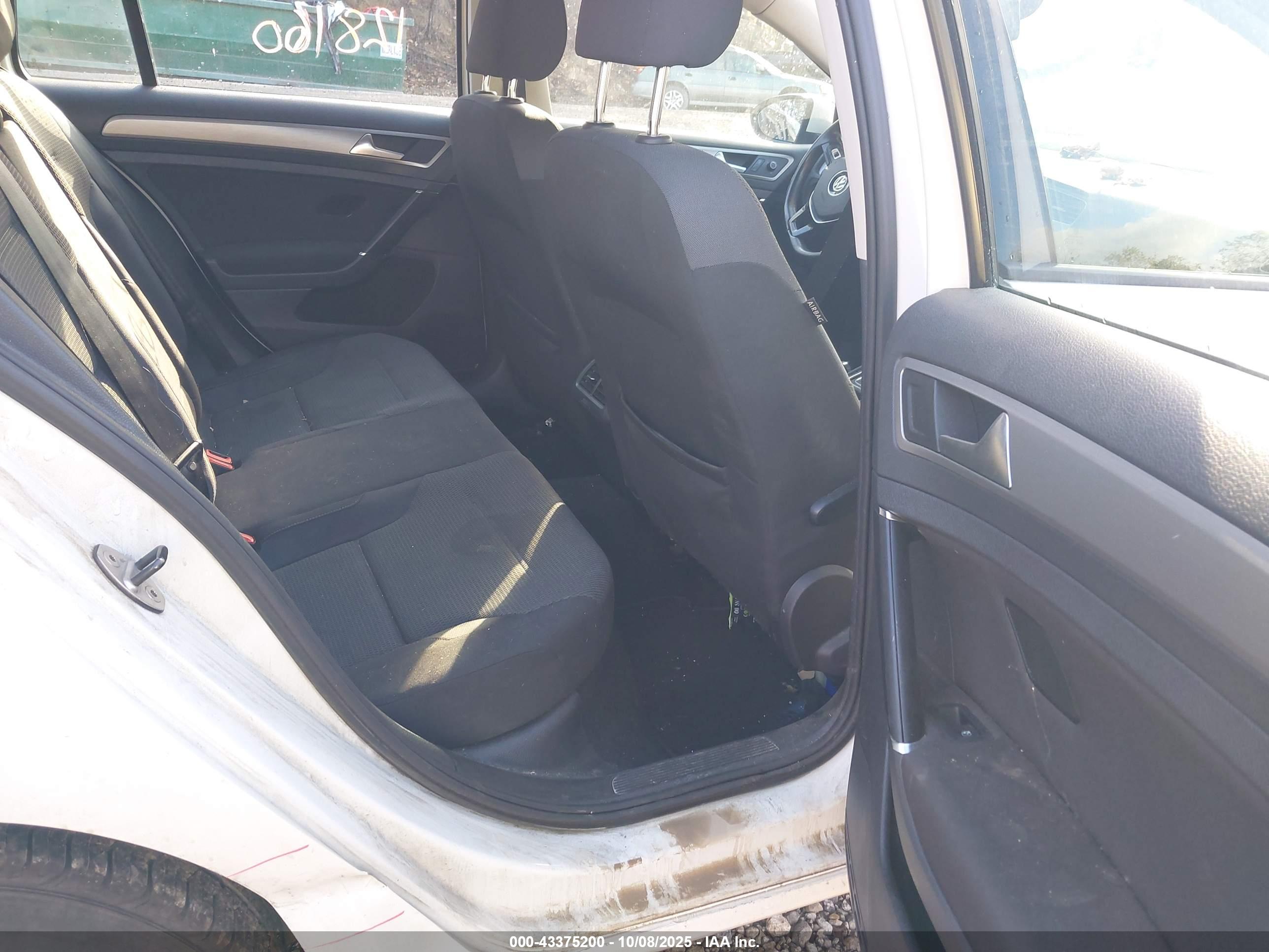 VOLKSWAGEN GOLF image 8