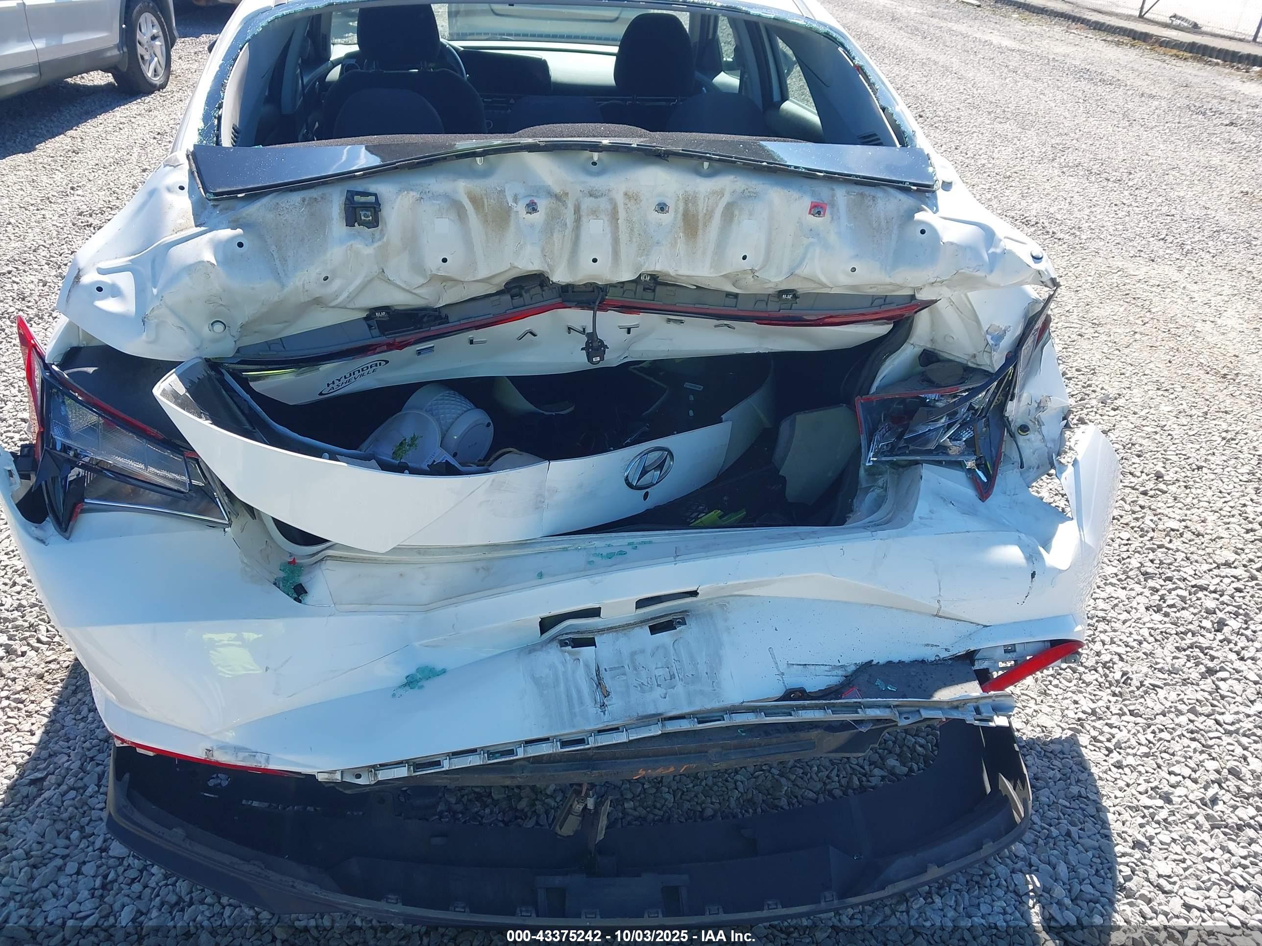 HYUNDAI ELANTRA image 6