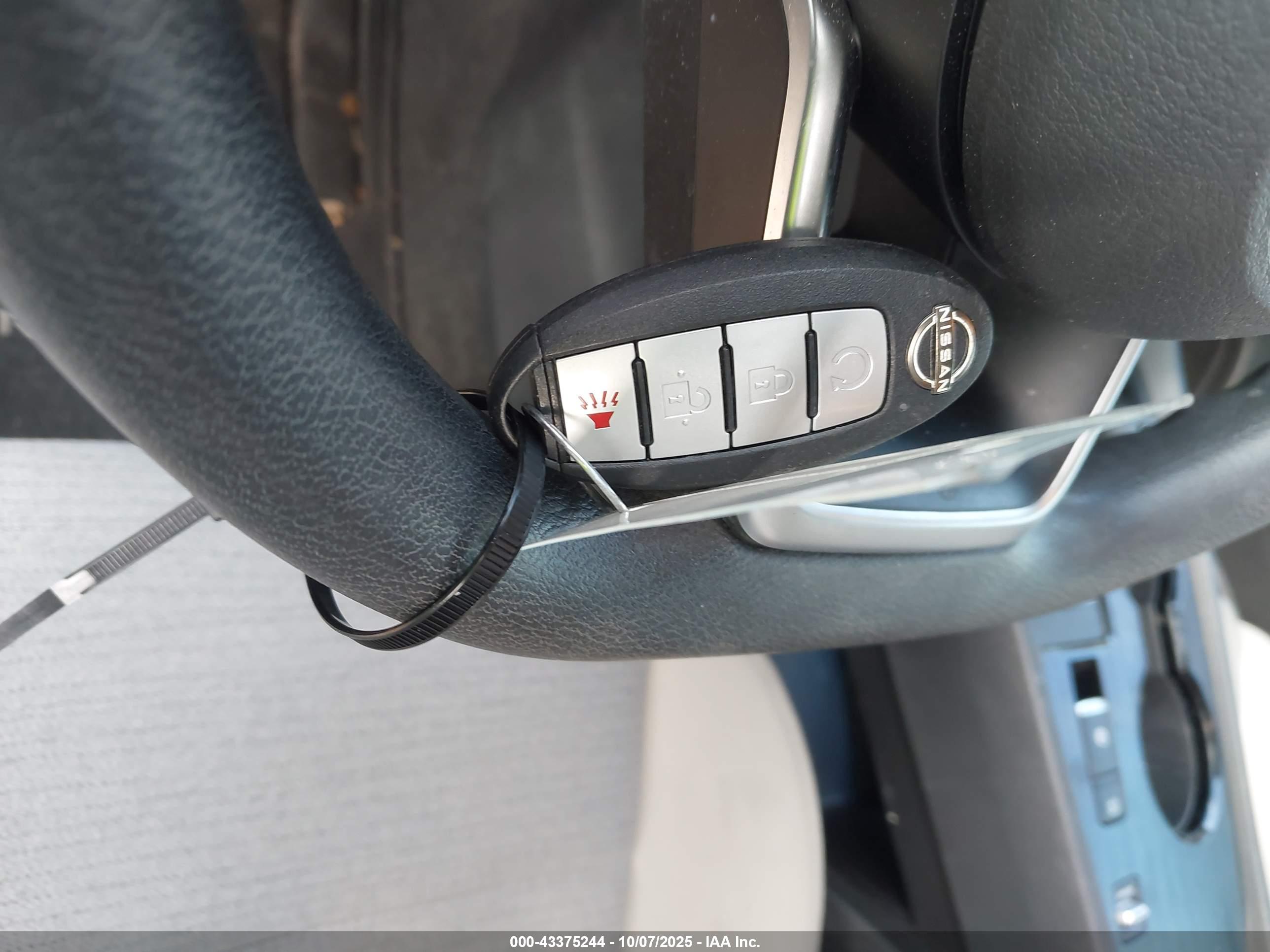 NISSAN ROGUE image 11