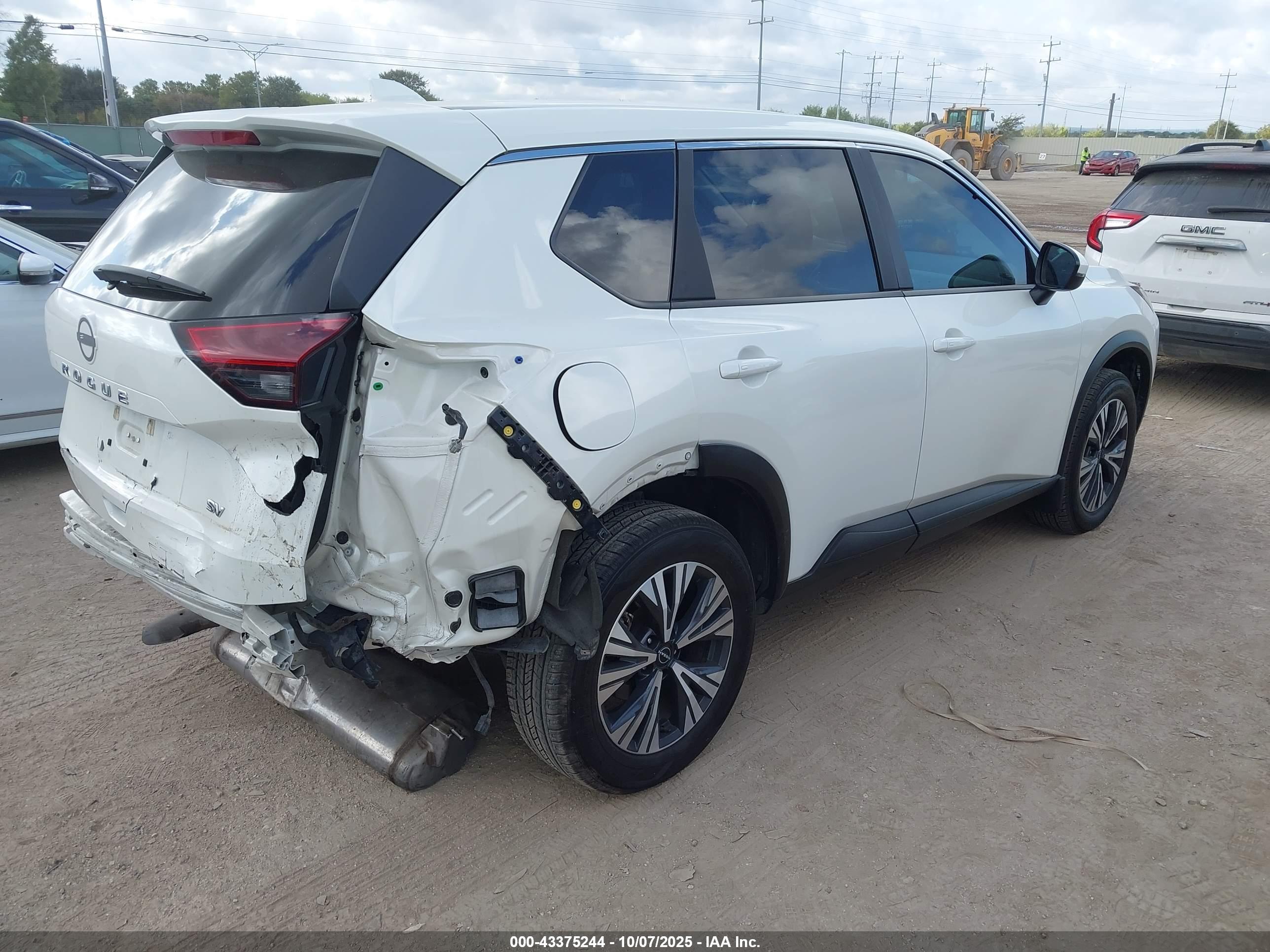 NISSAN ROGUE image 4