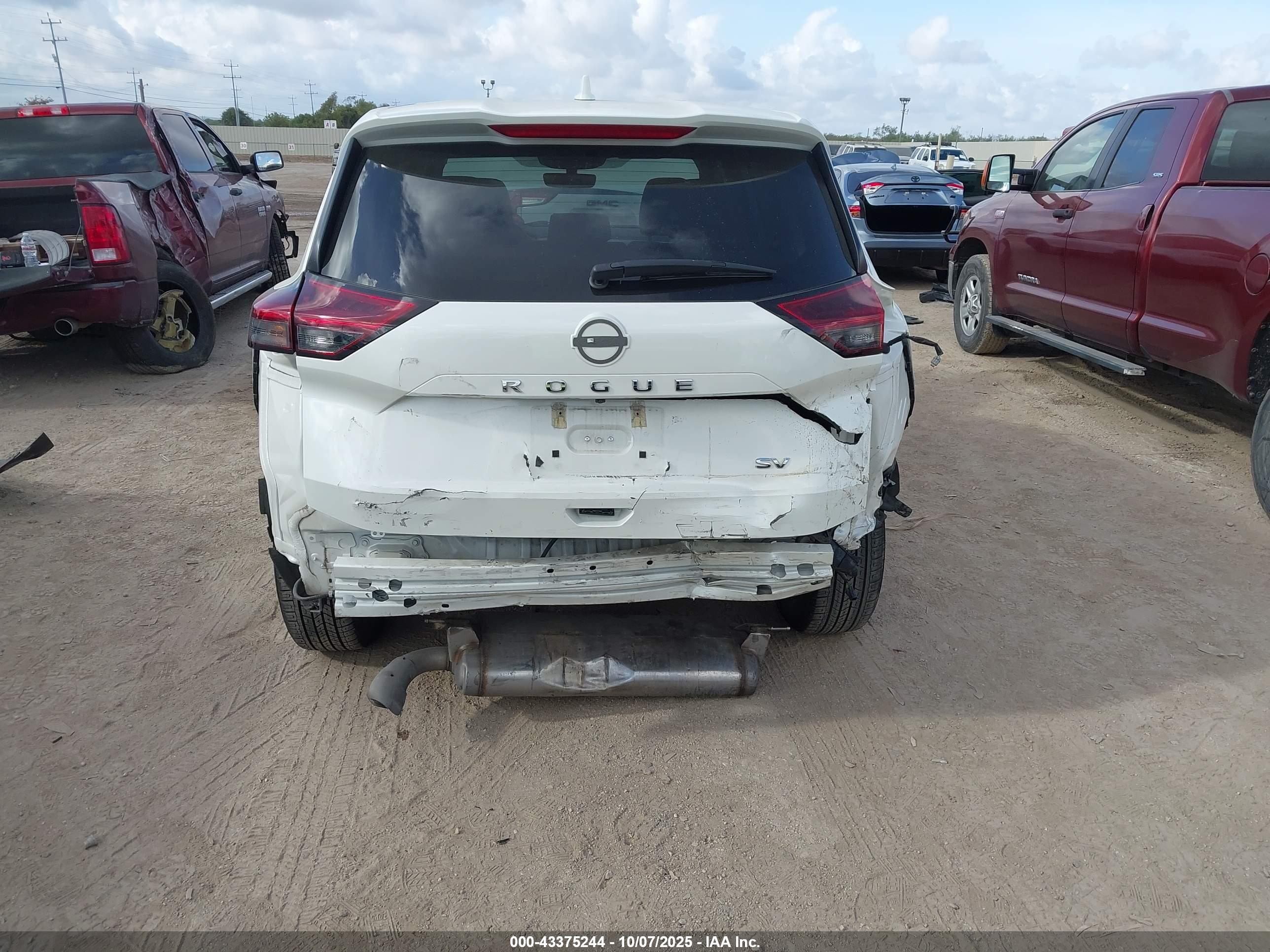 NISSAN ROGUE image 6