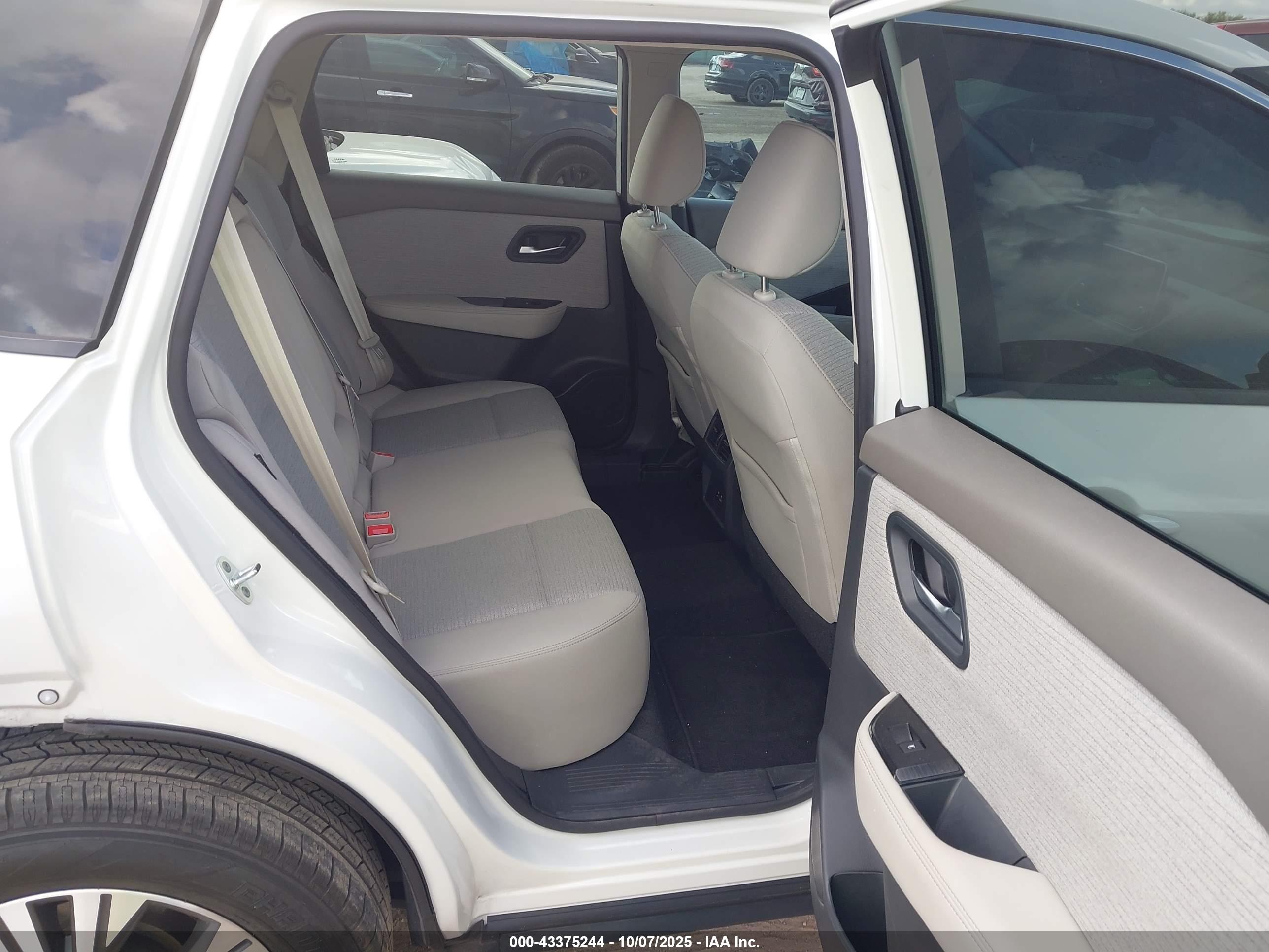NISSAN ROGUE image 8