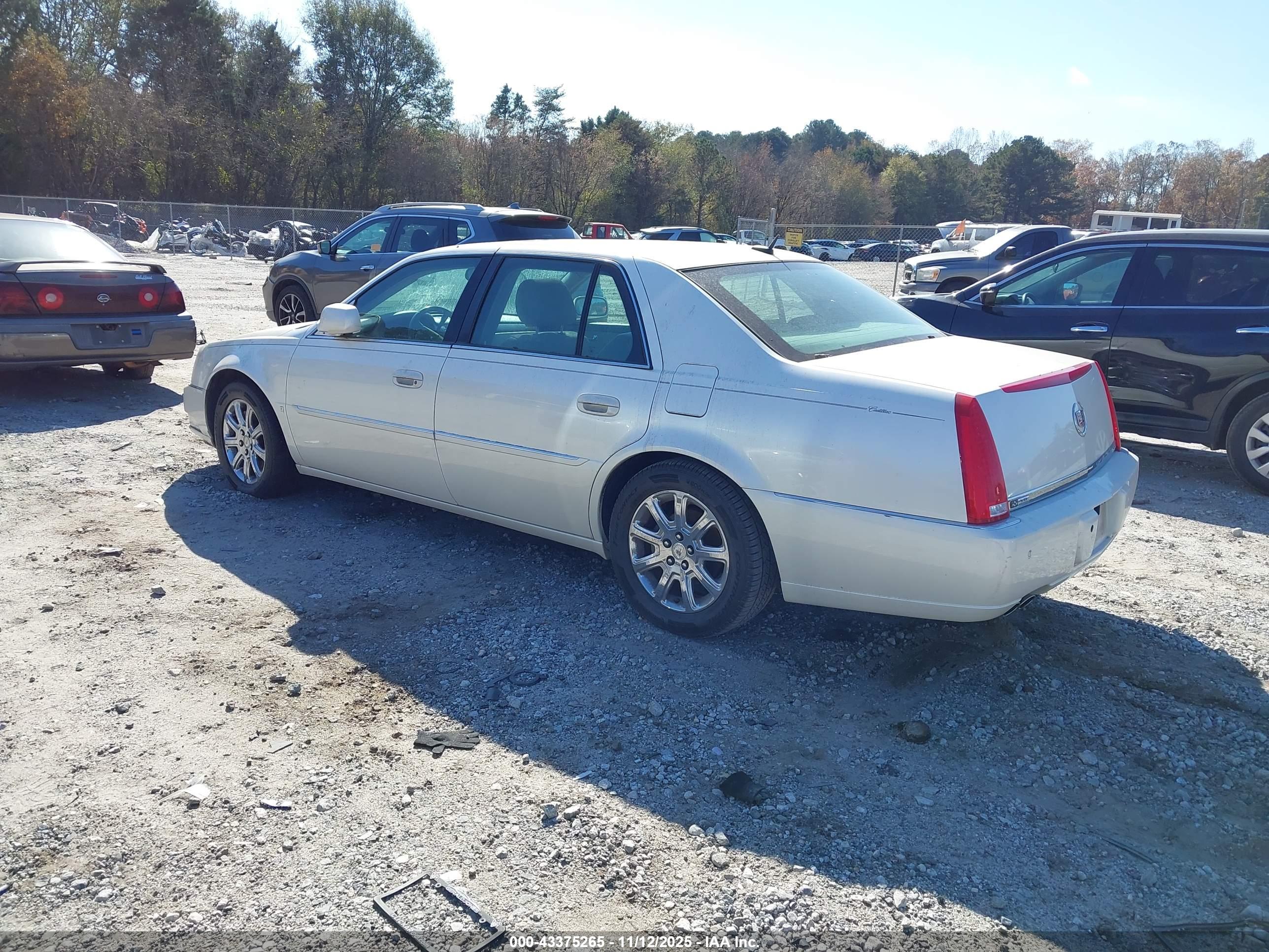 CADILLAC DTS image 3