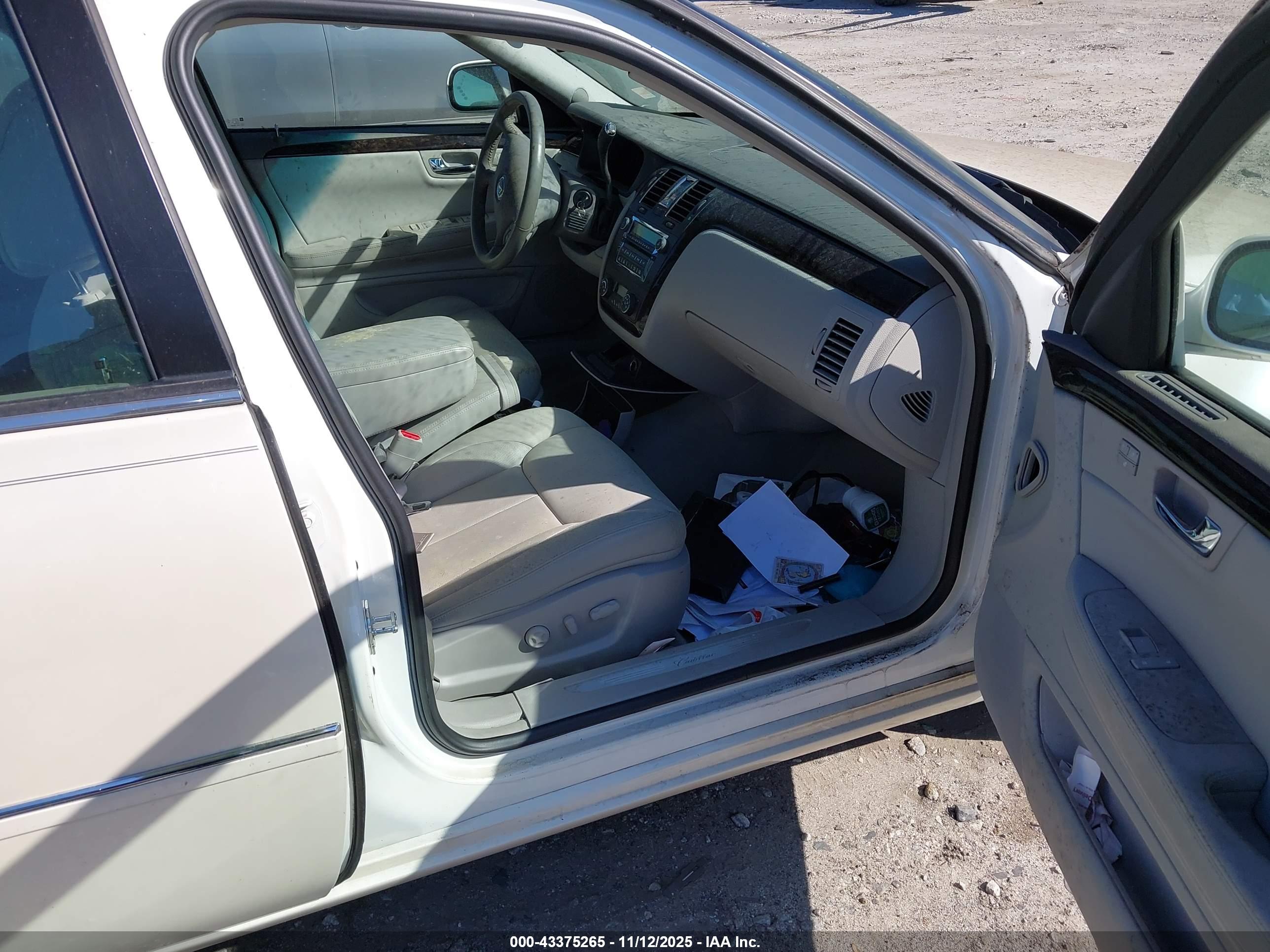 CADILLAC DTS image 5