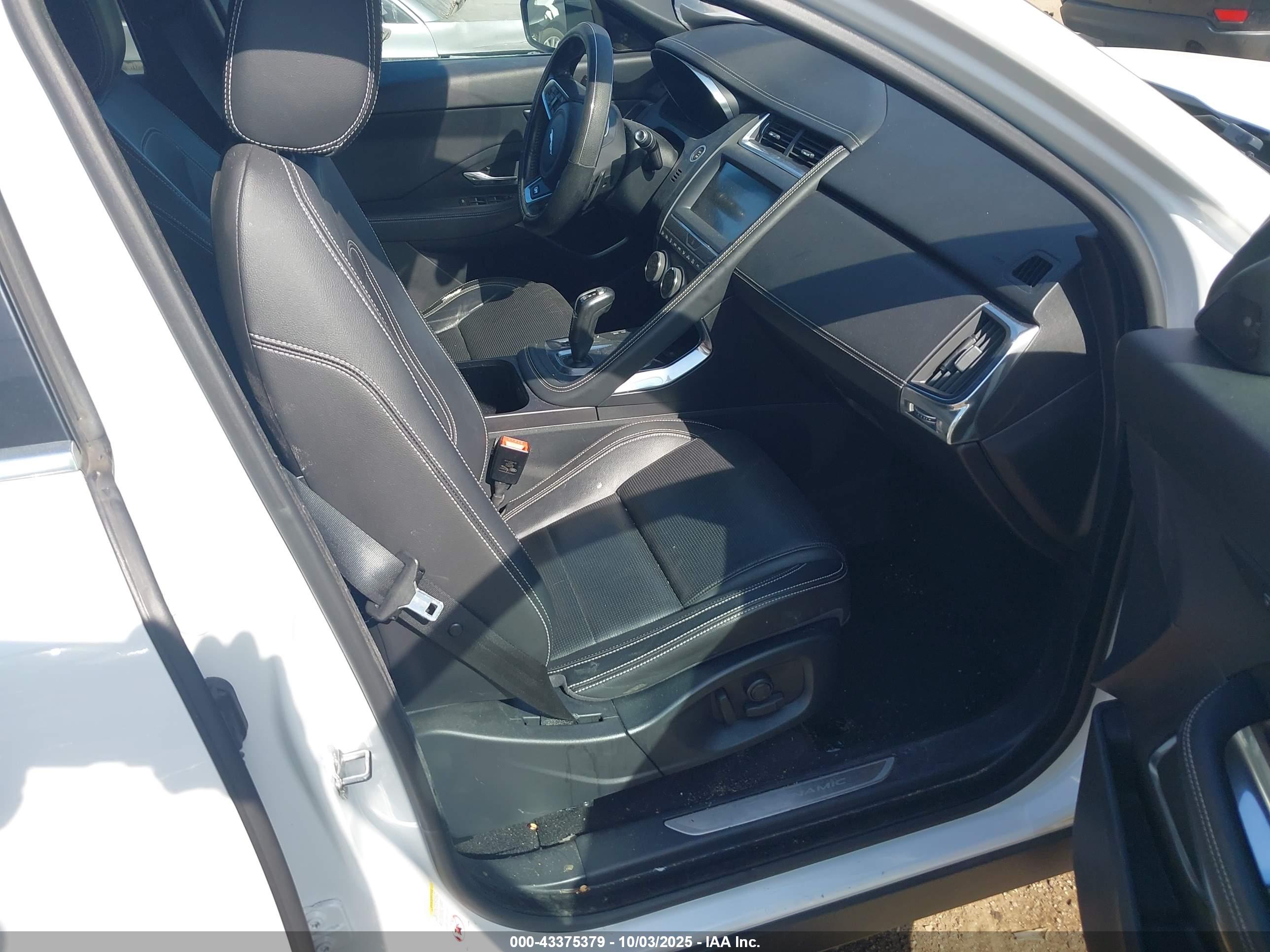 JAGUAR E-PACE image 5