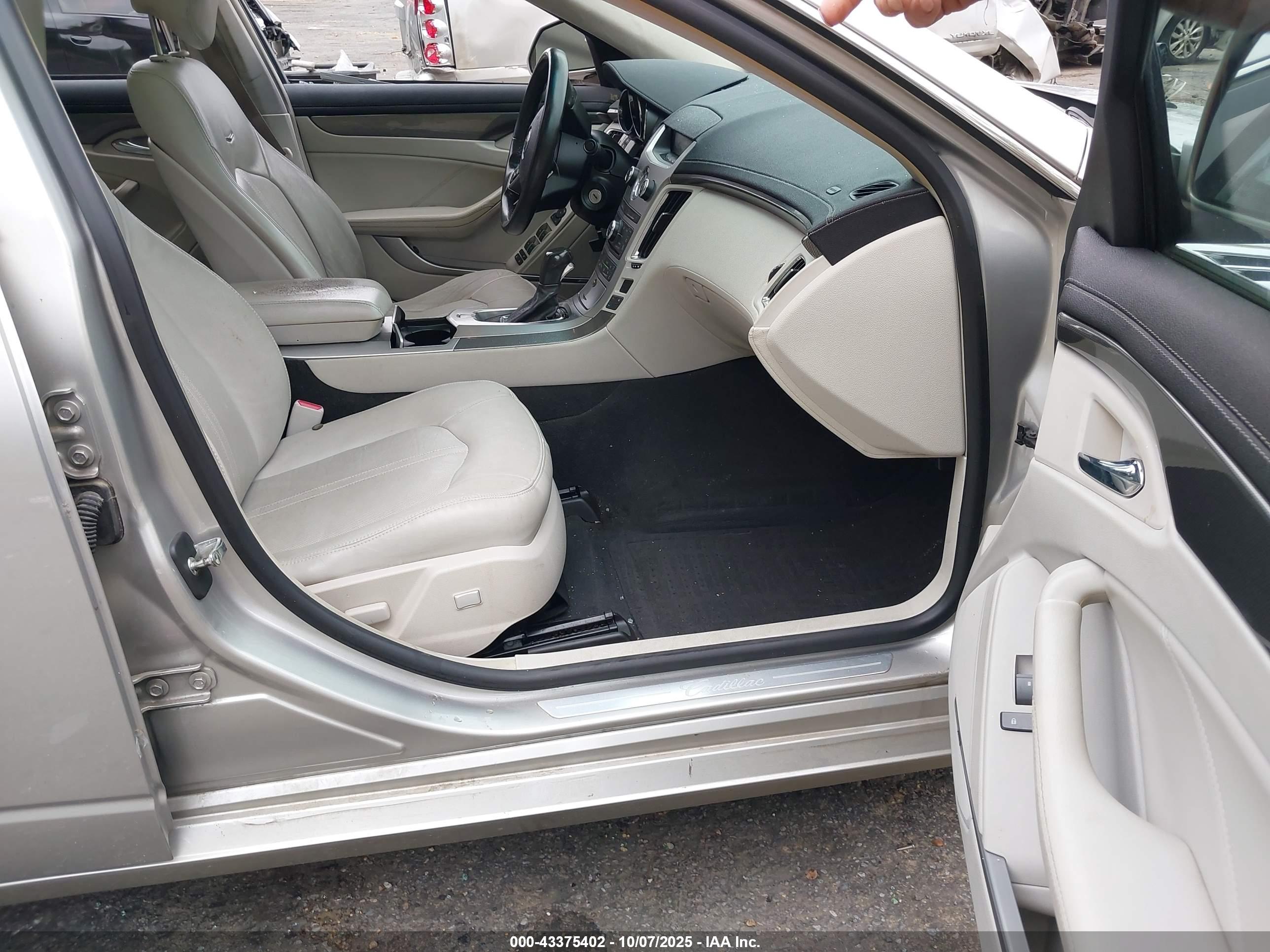 CADILLAC CTS image 5