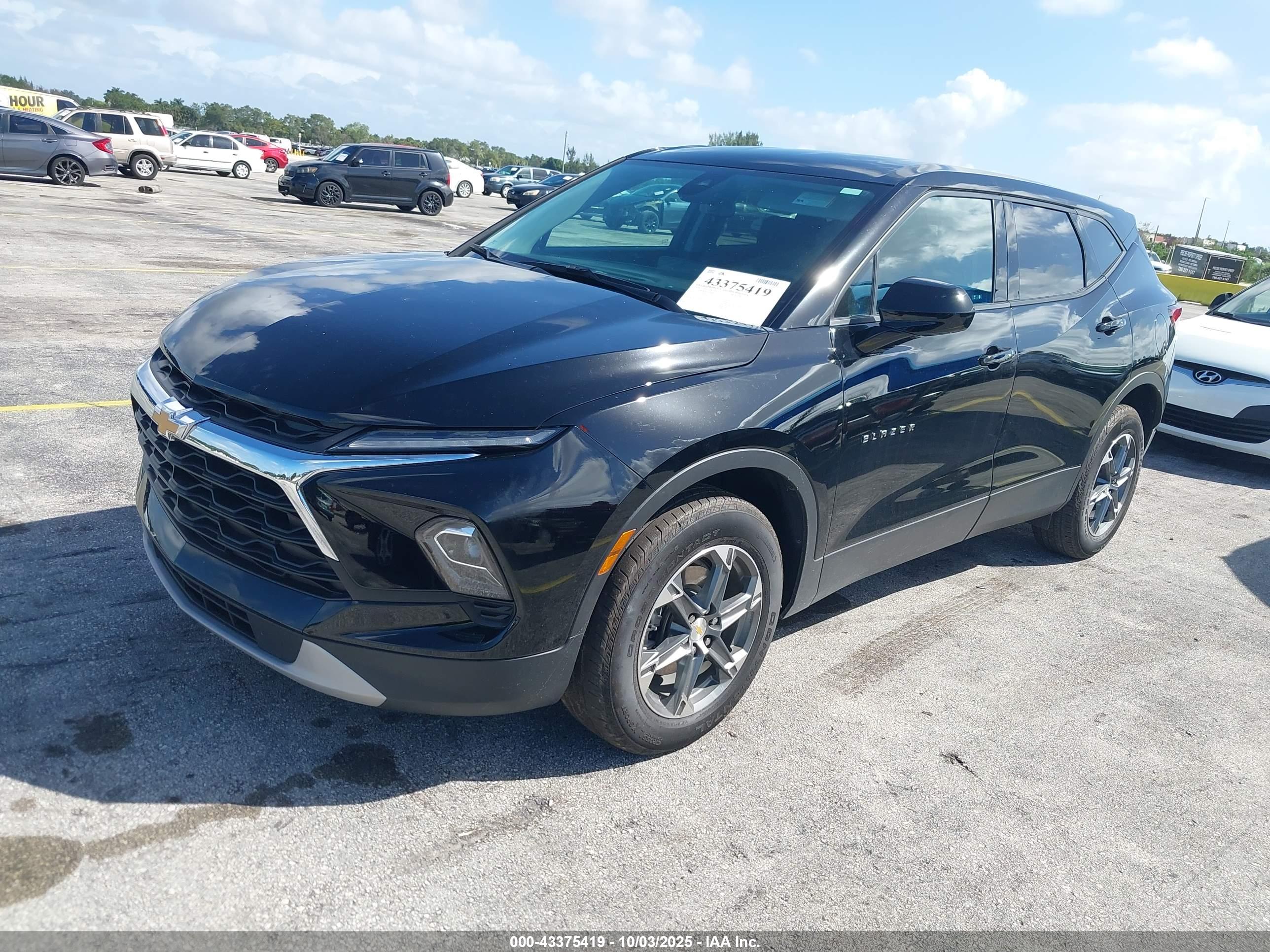 CHEVROLET BLAZER image 2