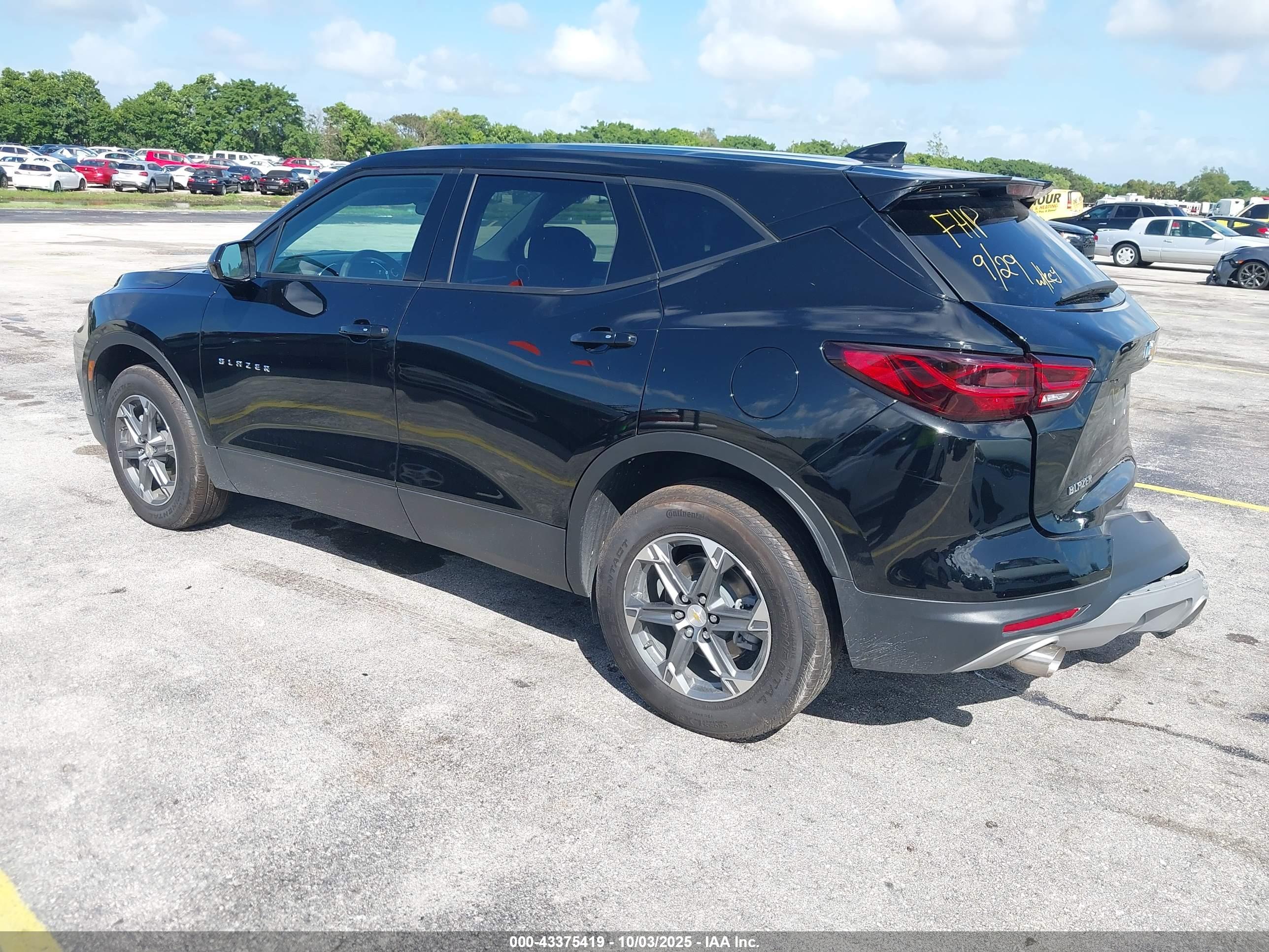 CHEVROLET BLAZER image 3