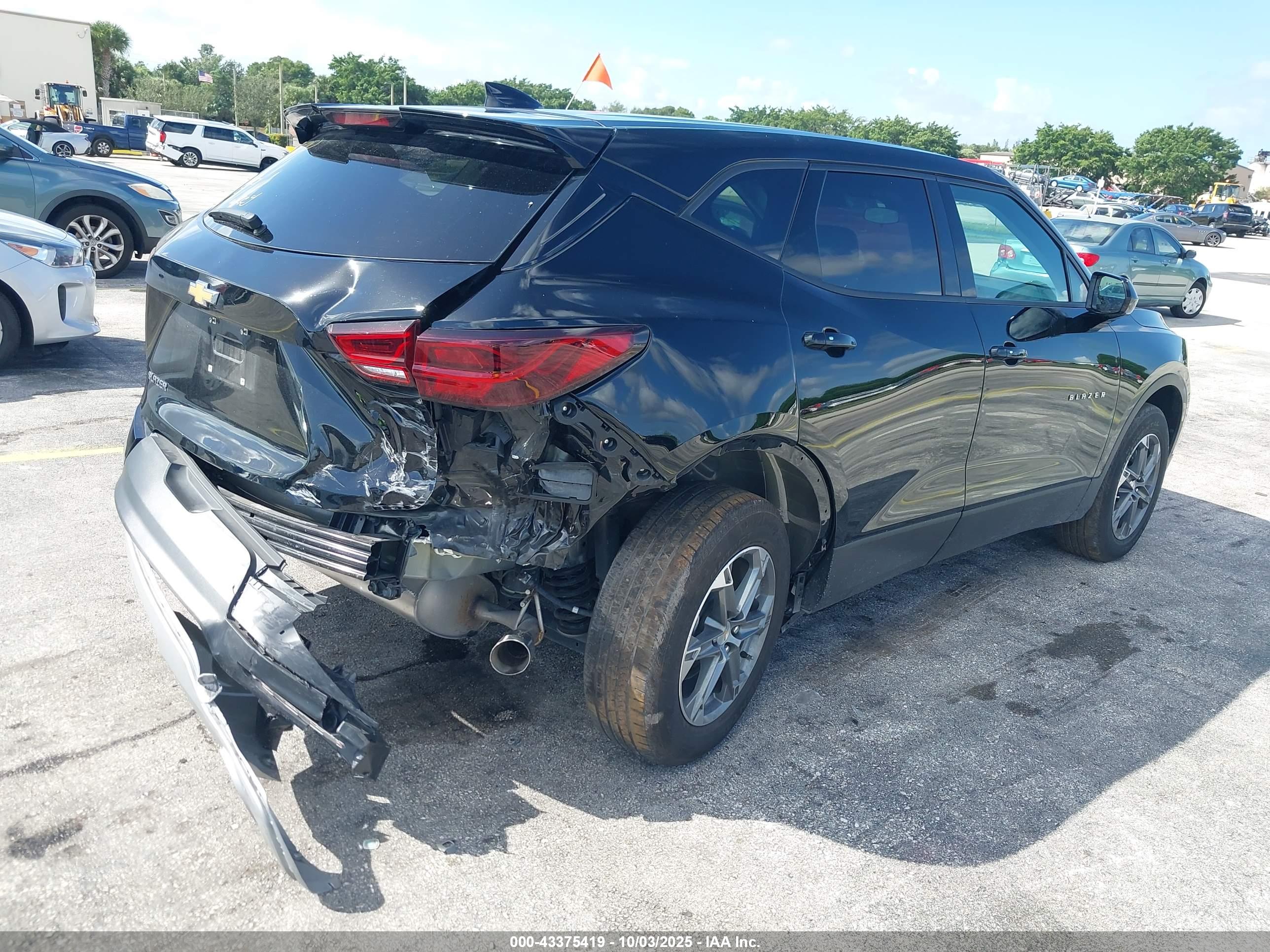 CHEVROLET BLAZER image 4