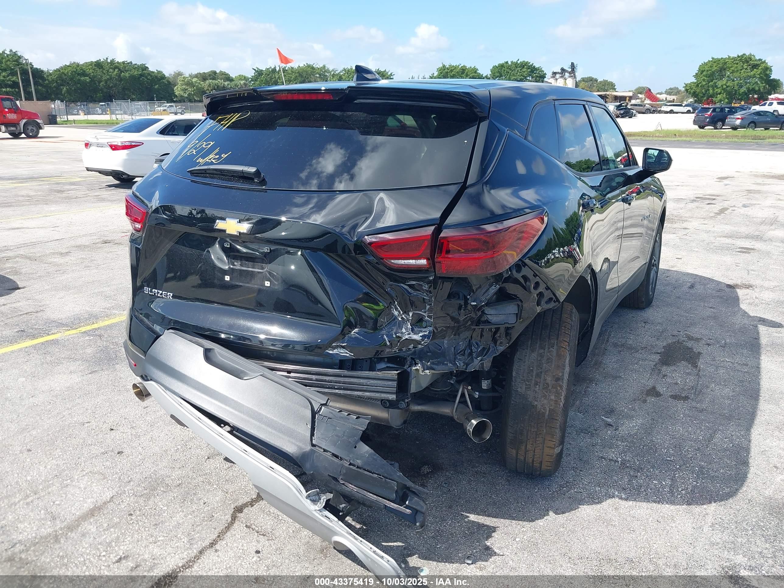 CHEVROLET BLAZER image 6