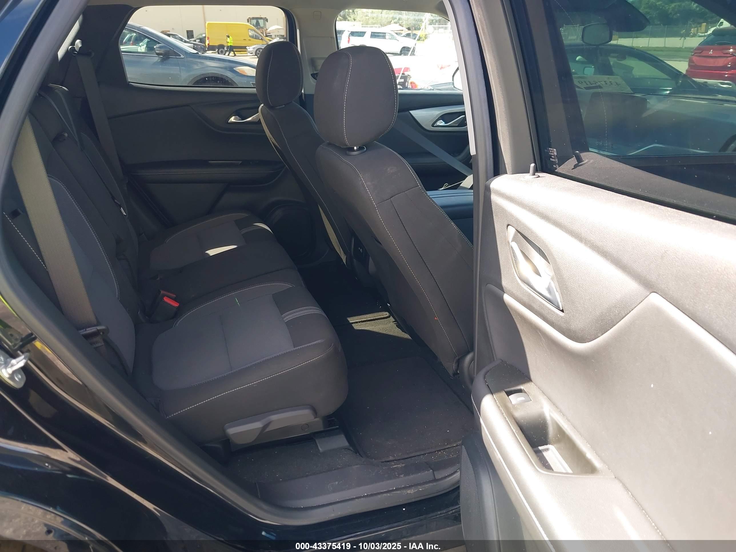 CHEVROLET BLAZER image 8