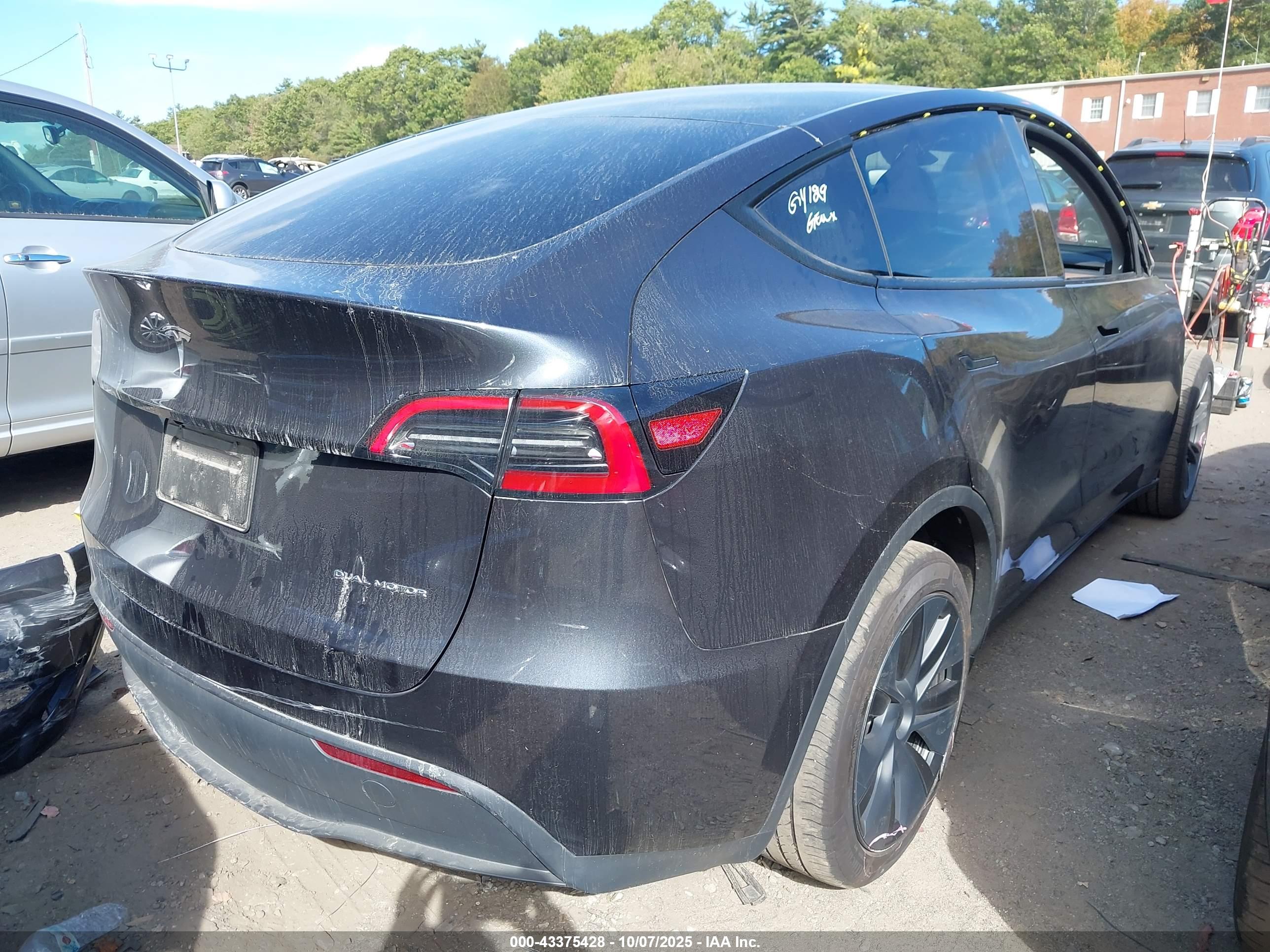 TESLA MODEL image 4