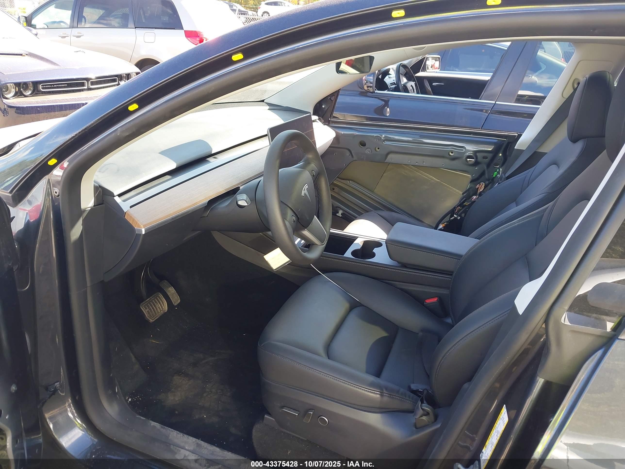 TESLA MODEL image 5