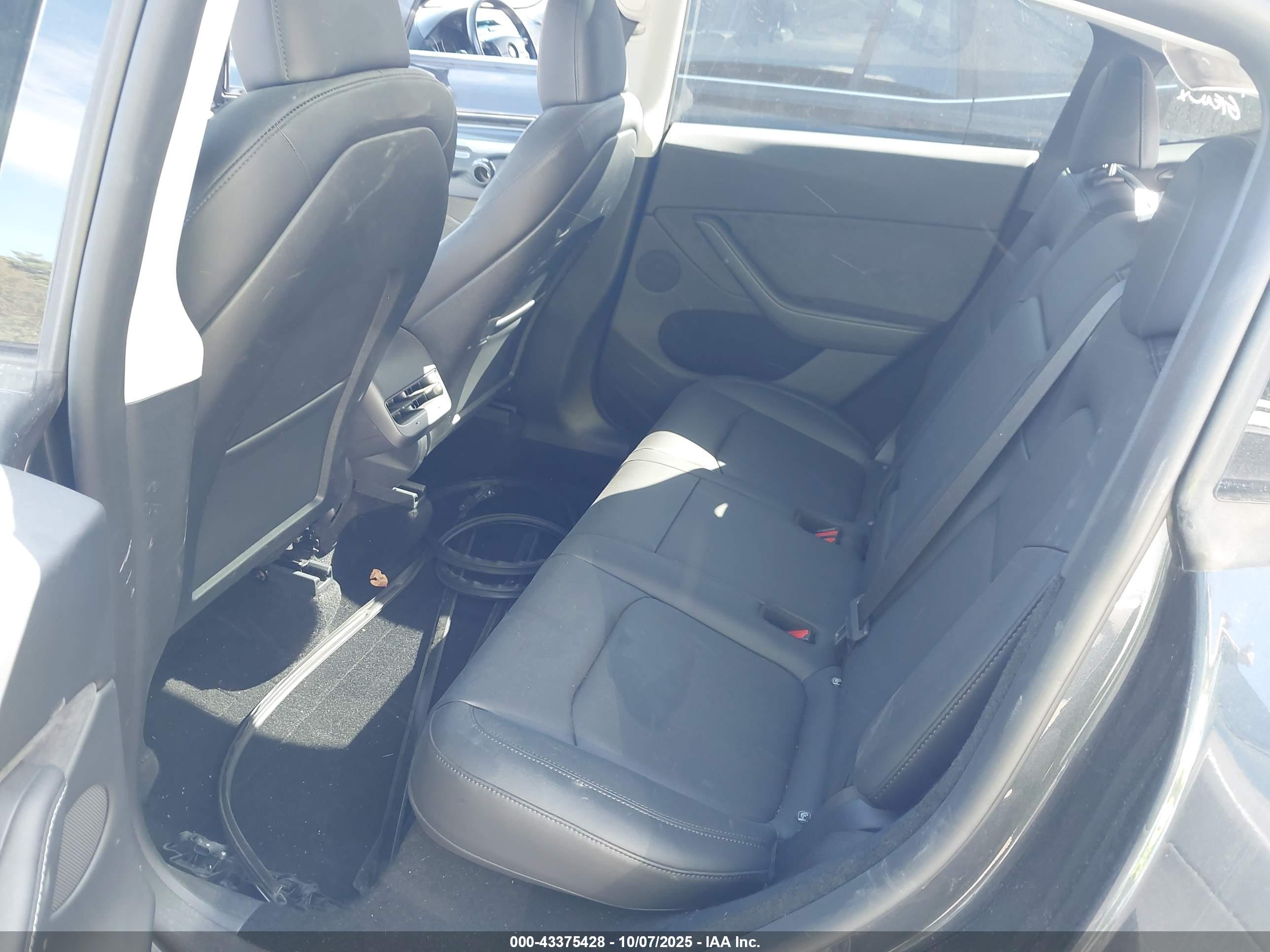 TESLA MODEL image 8
