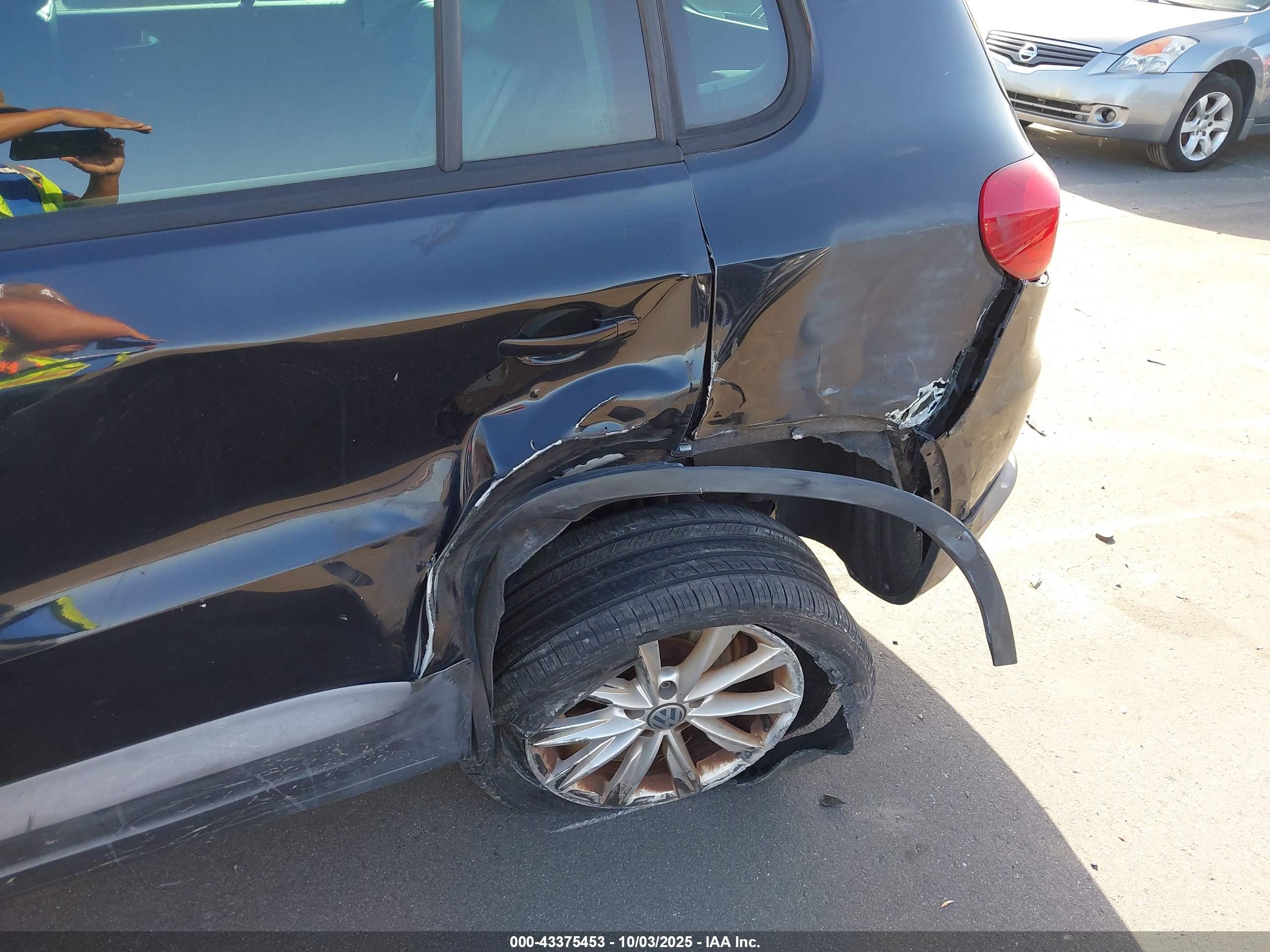 VOLKSWAGEN TIGUAN image 6