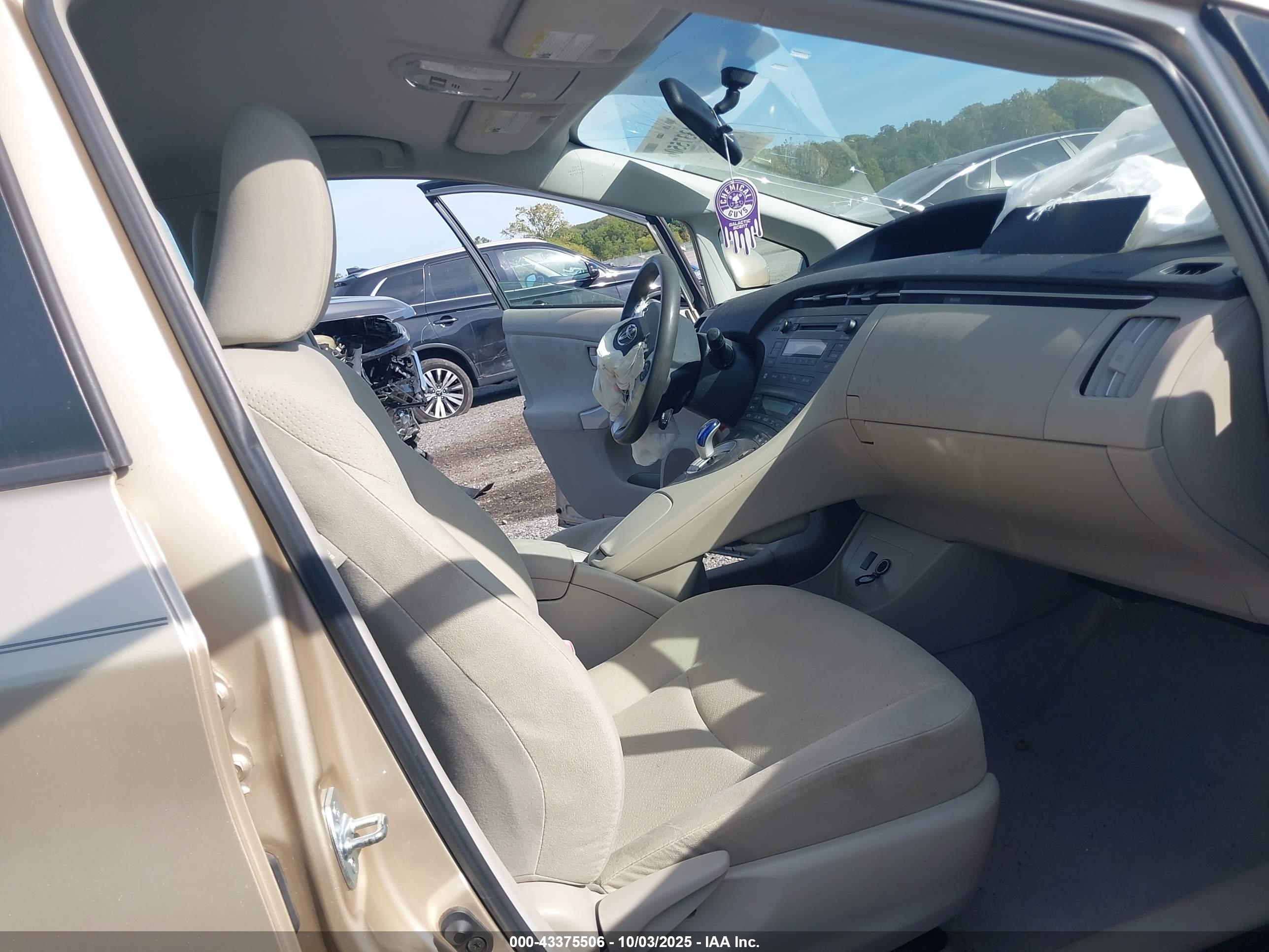 TOYOTA PRIUS image 5
