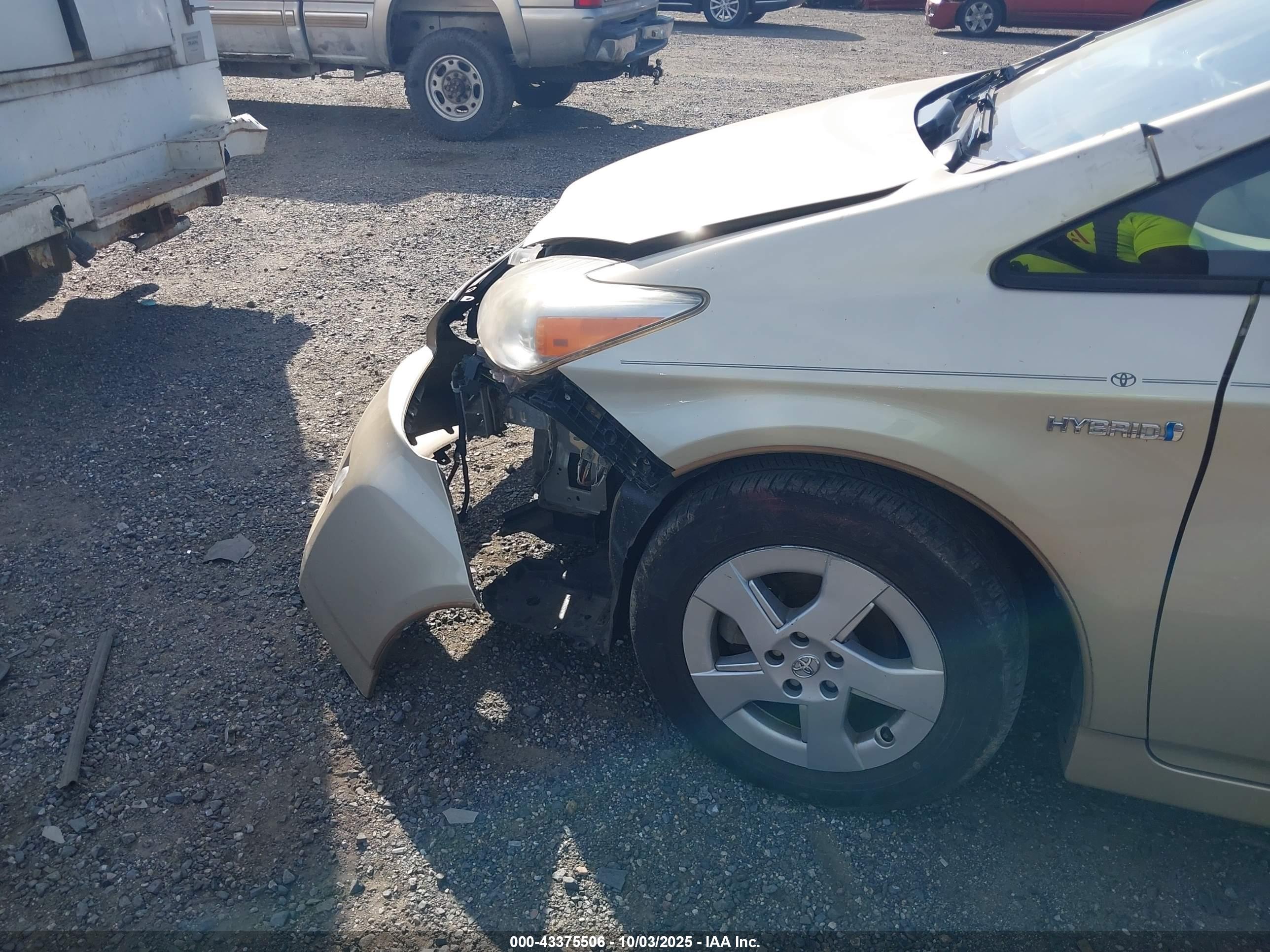 TOYOTA PRIUS image 6