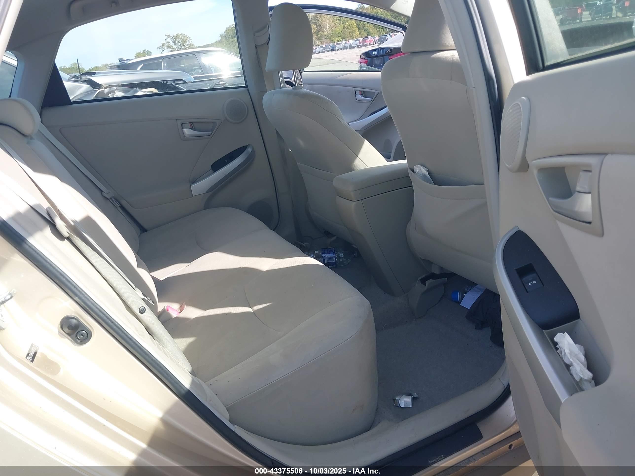 TOYOTA PRIUS image 8