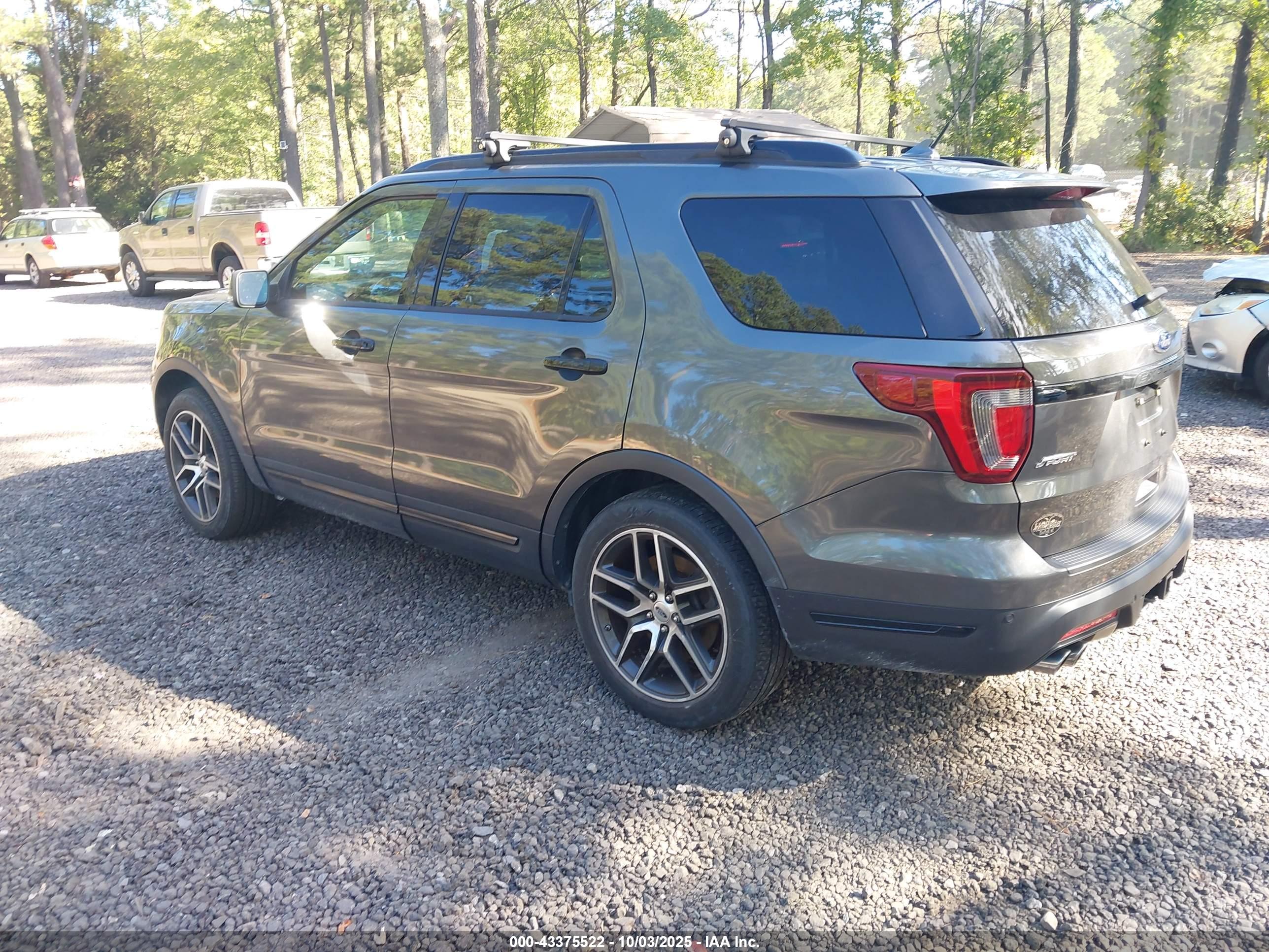 FORD EXPLORER image 3