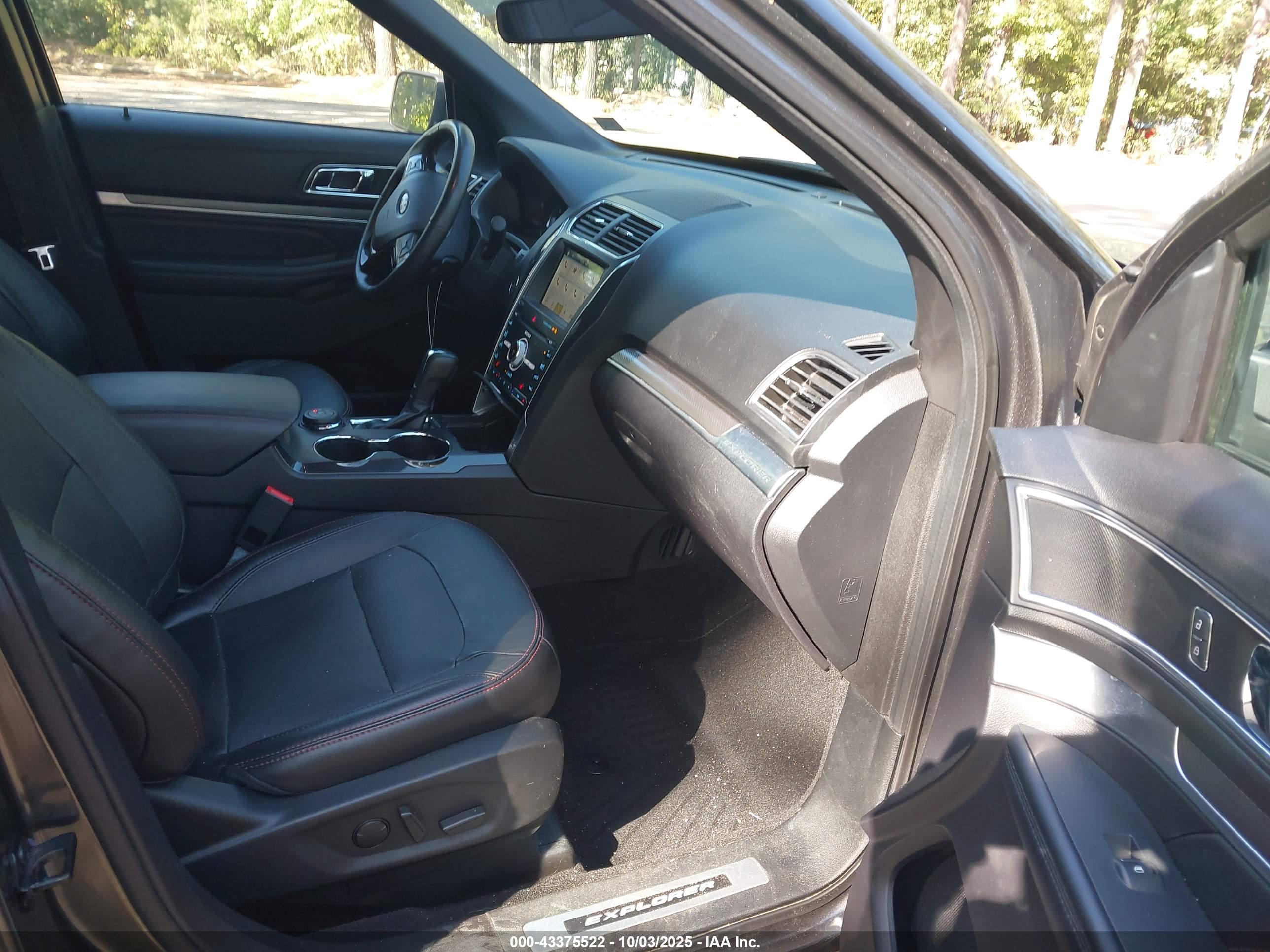 FORD EXPLORER image 5