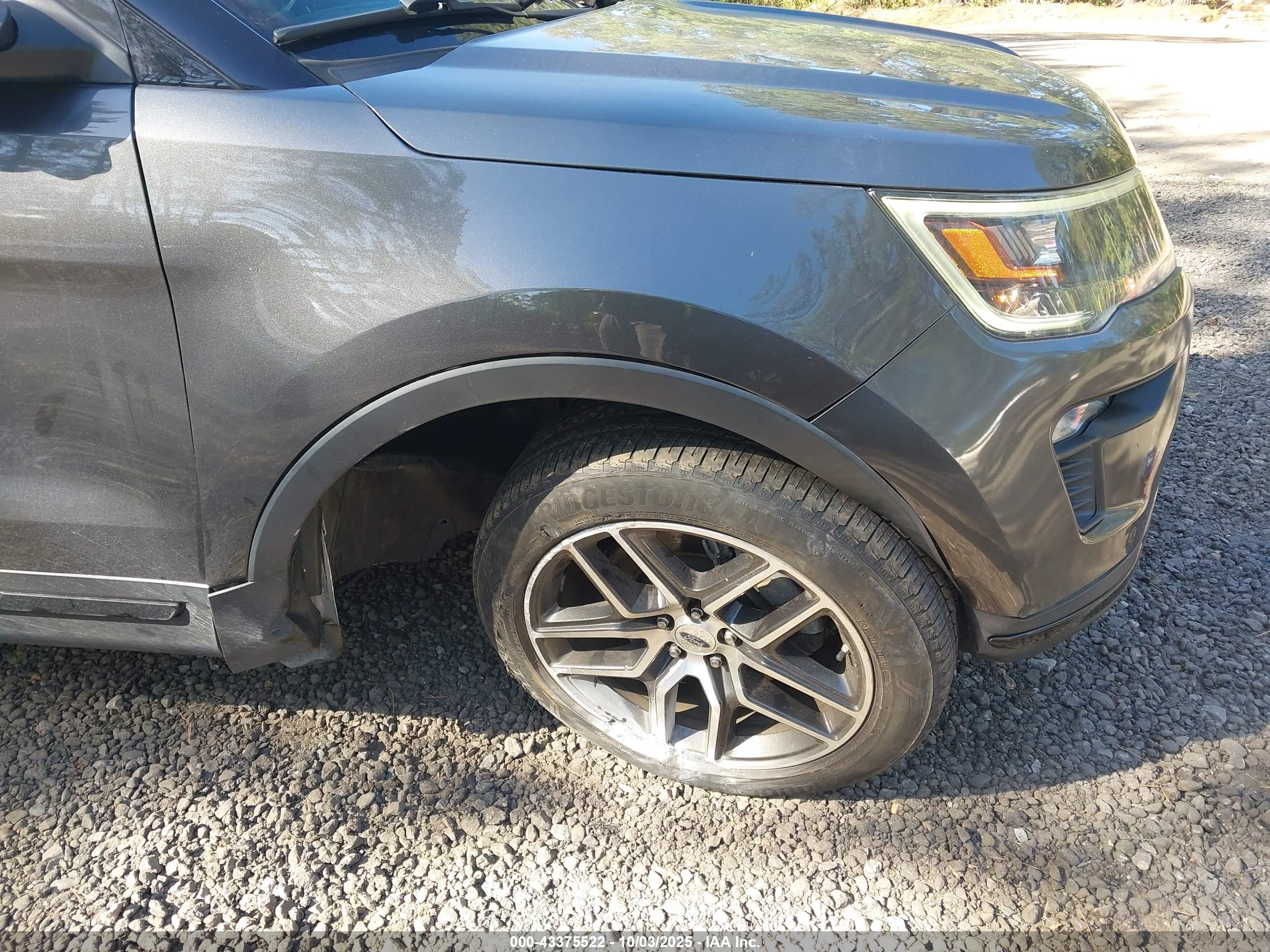 FORD EXPLORER image 6