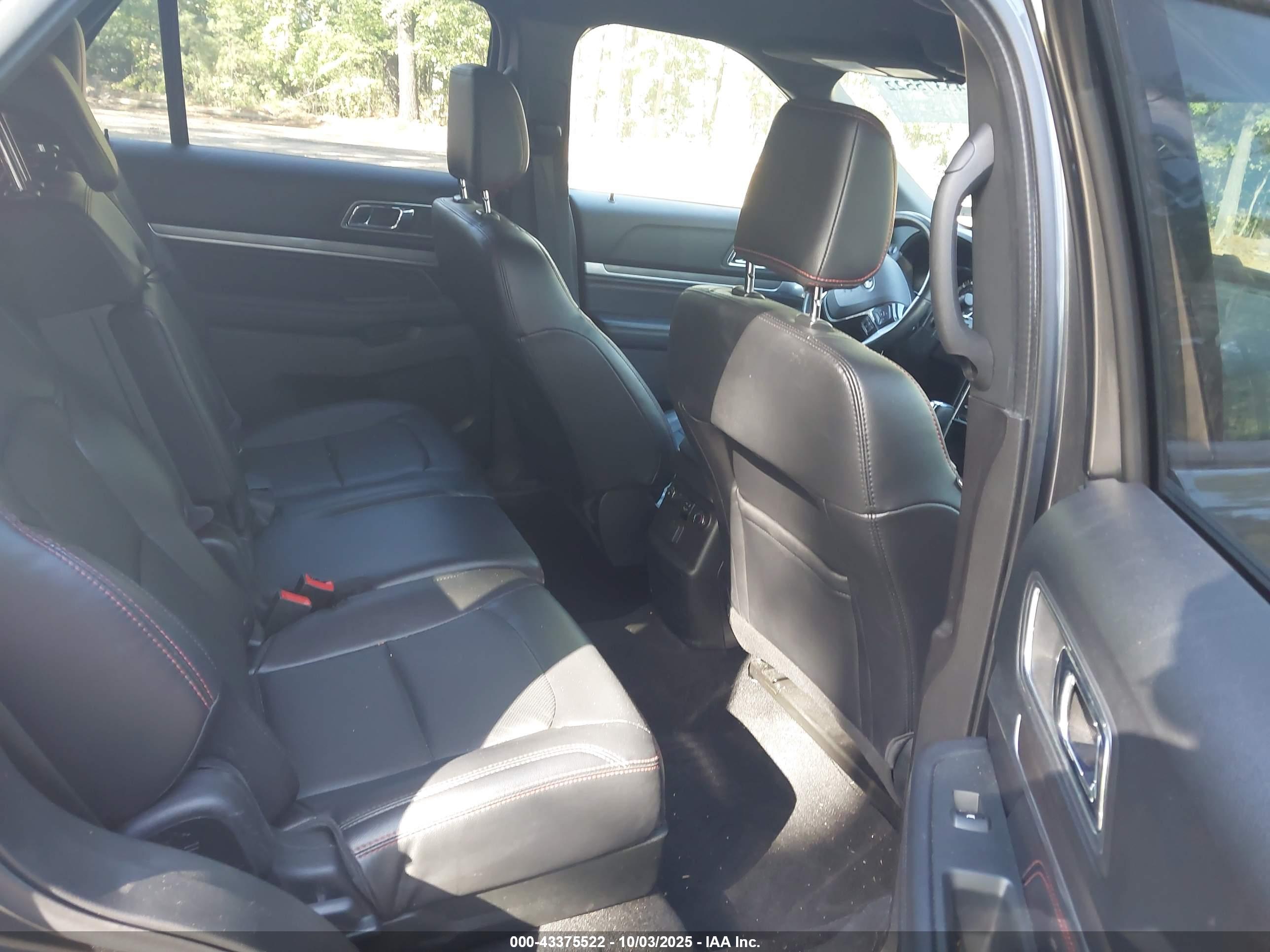 FORD EXPLORER image 8