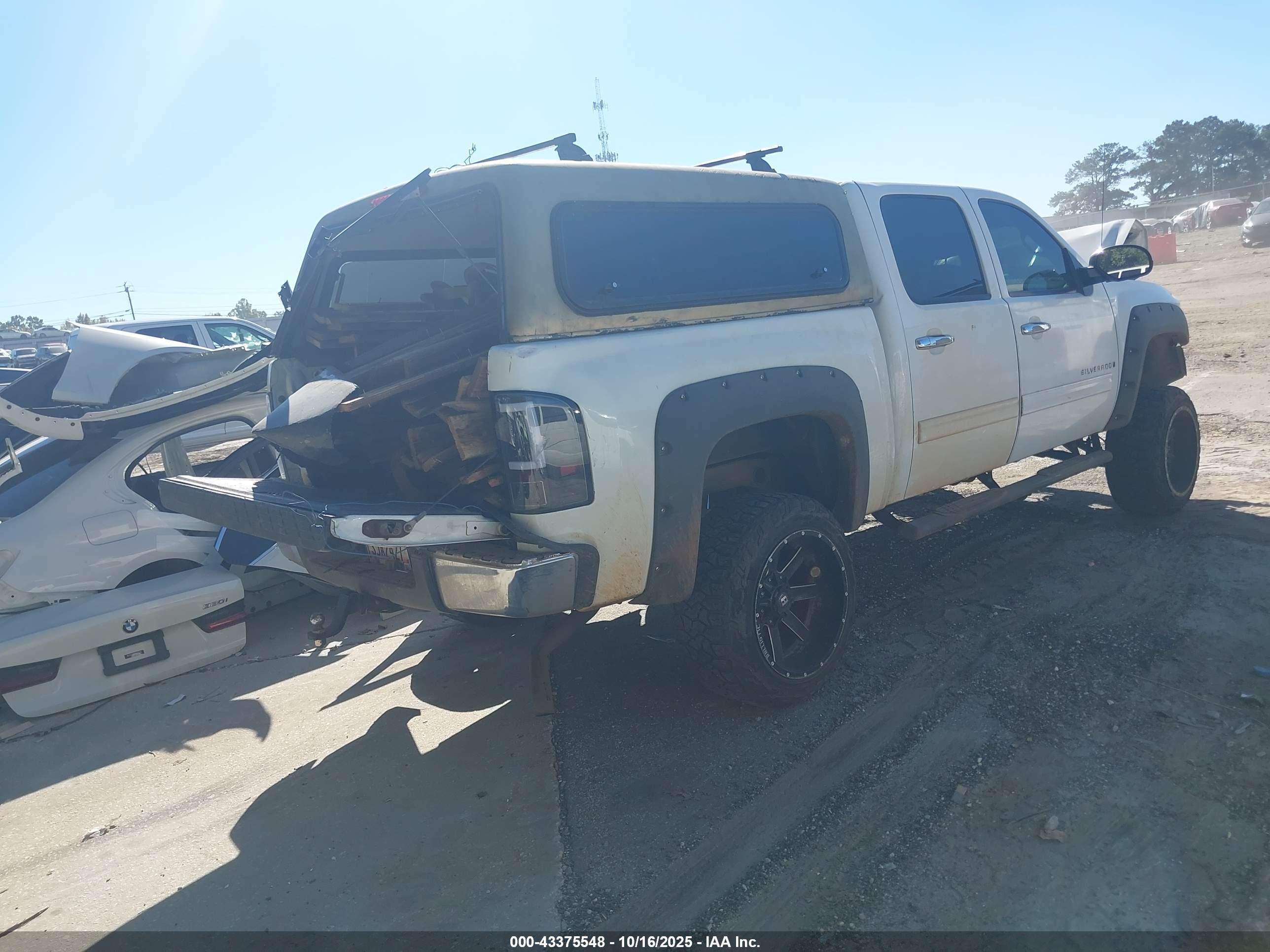 CHEVROLET SILVERADO image 4