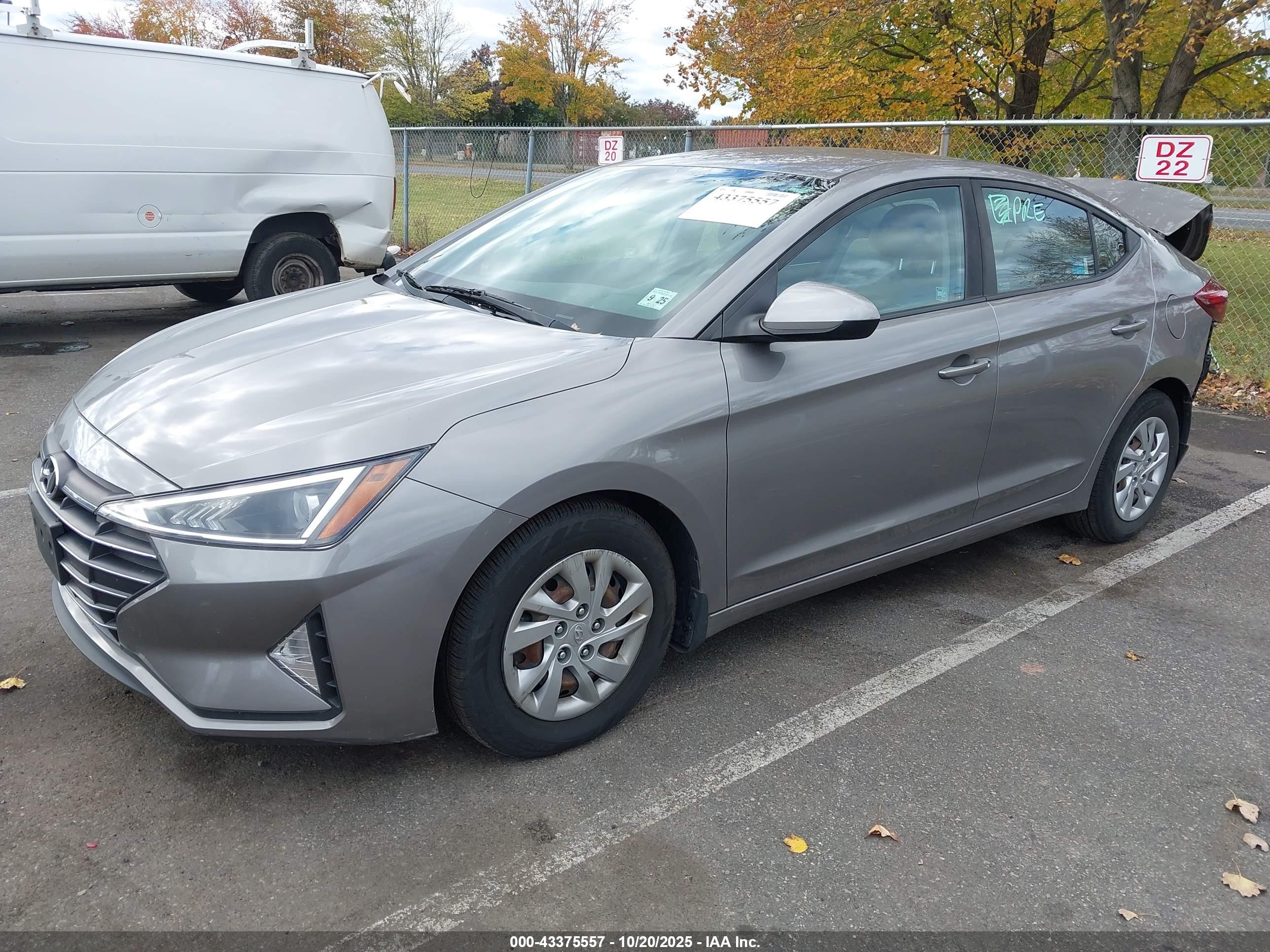 HYUNDAI ELANTRA image 2