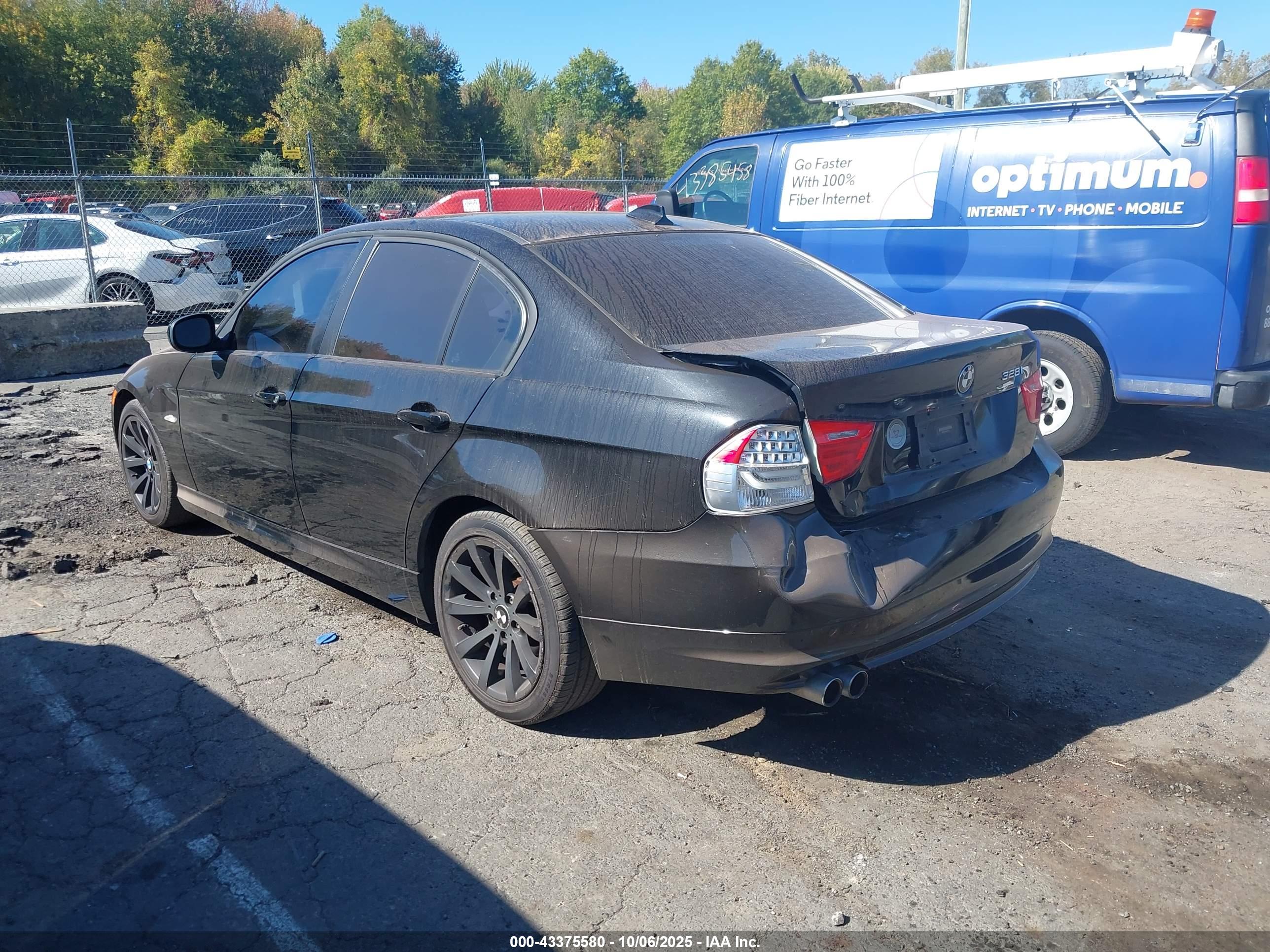BMW 328I image 3