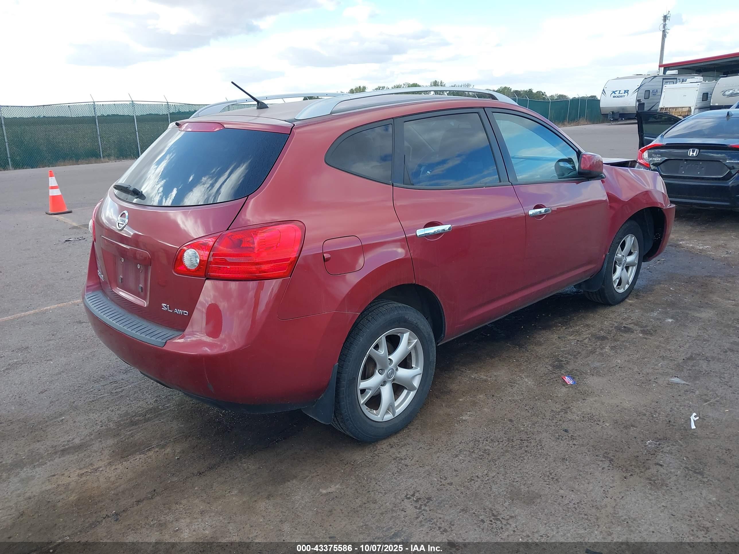 NISSAN ROGUE image 4