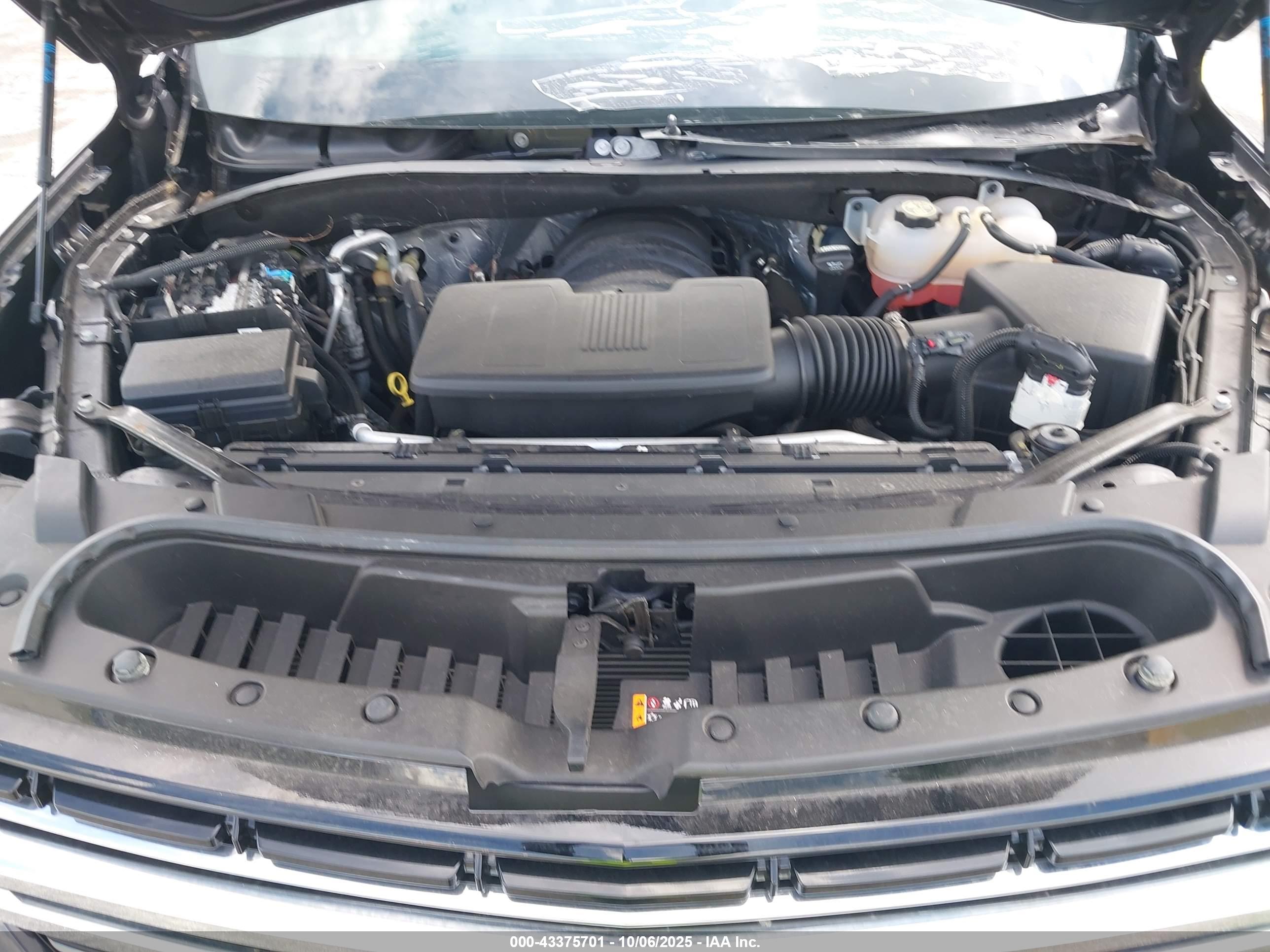 CHEVROLET SUBURBAN image 10