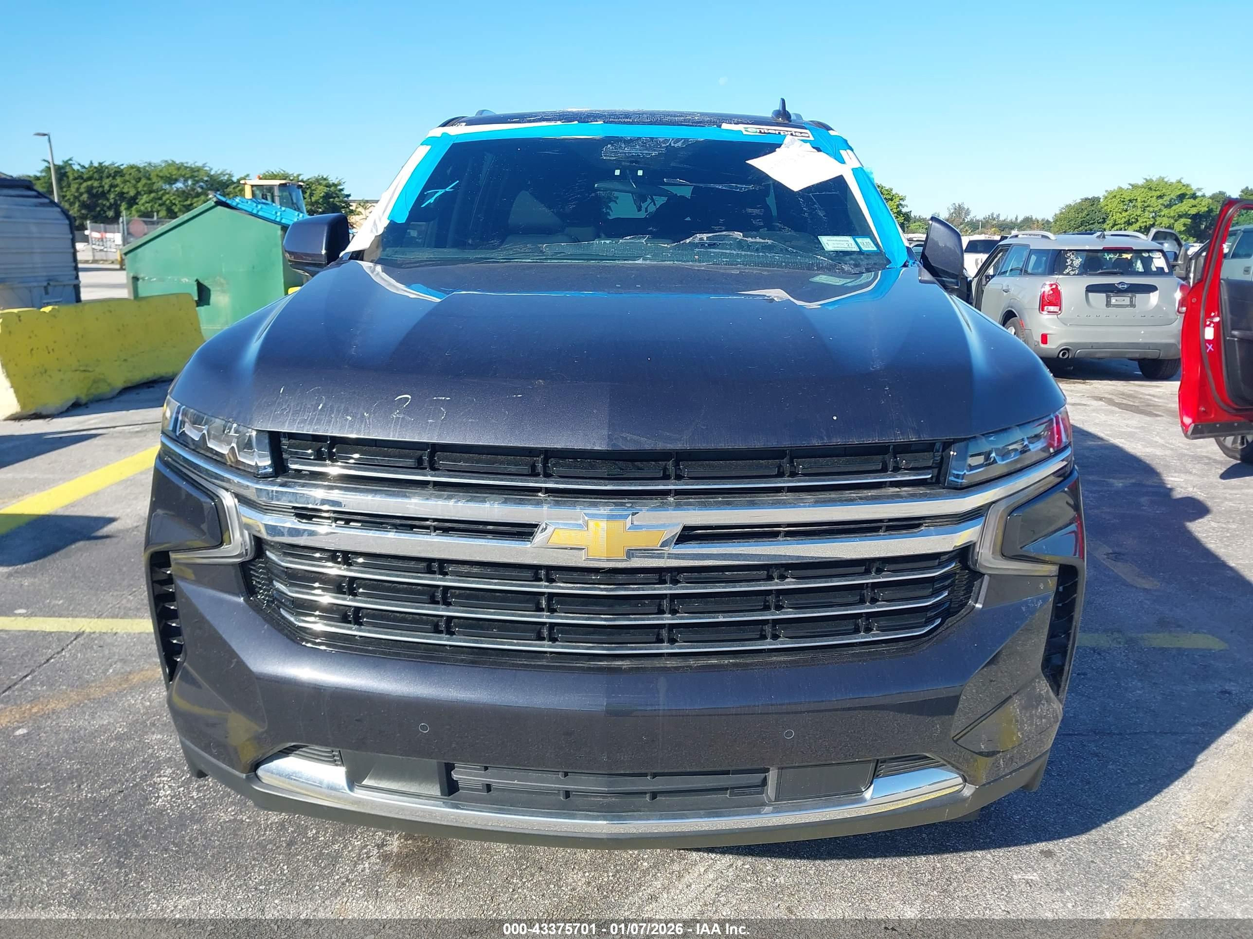 CHEVROLET SUBURBAN image 6